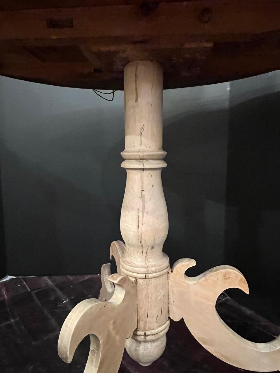 Suédois Table d'appoint suédoise du 19ème siècle à plateau basculant en vente