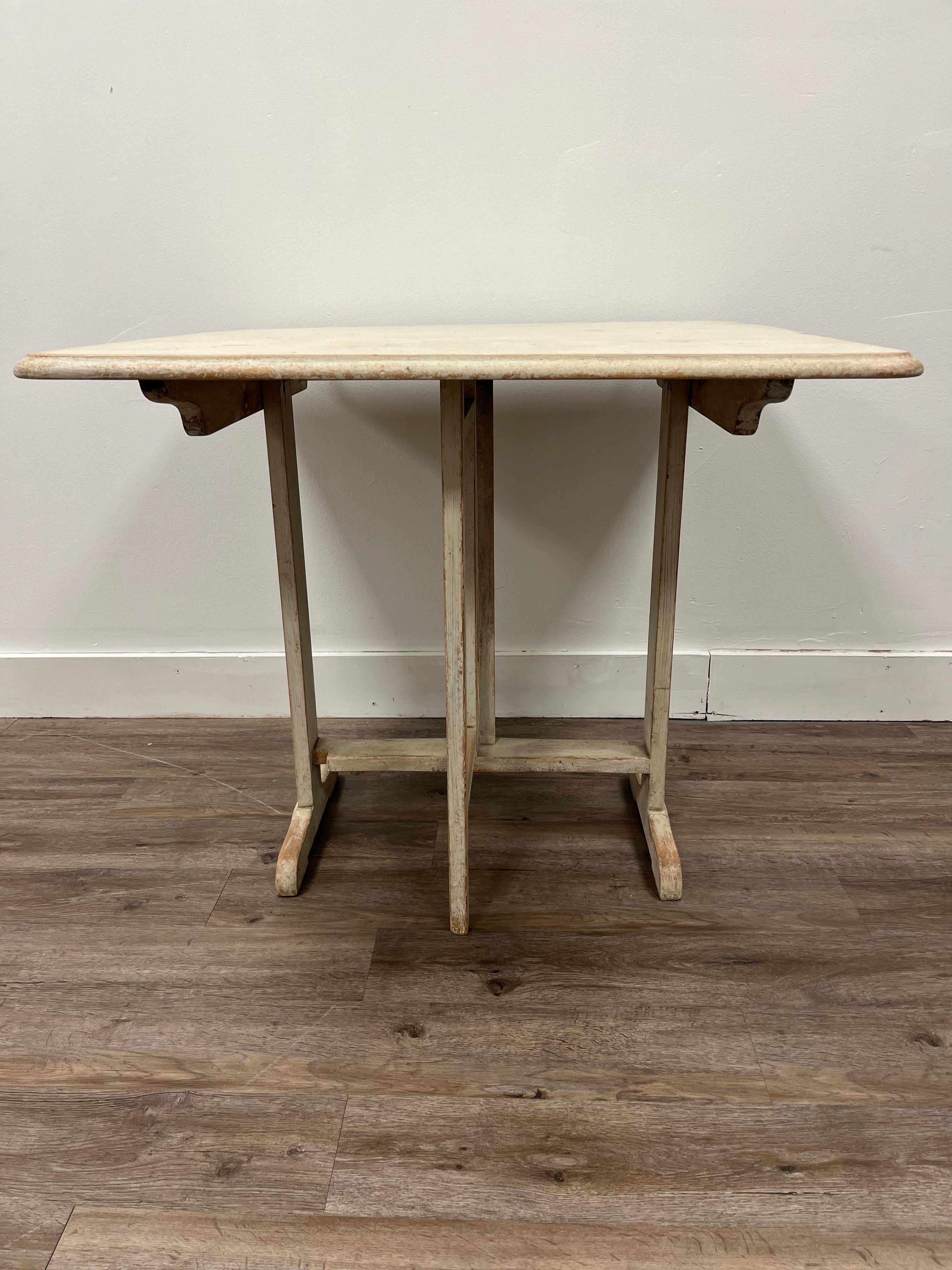 Hand-Carved 19th Century Swedish Tilt Top Gate Leg Table For Sale