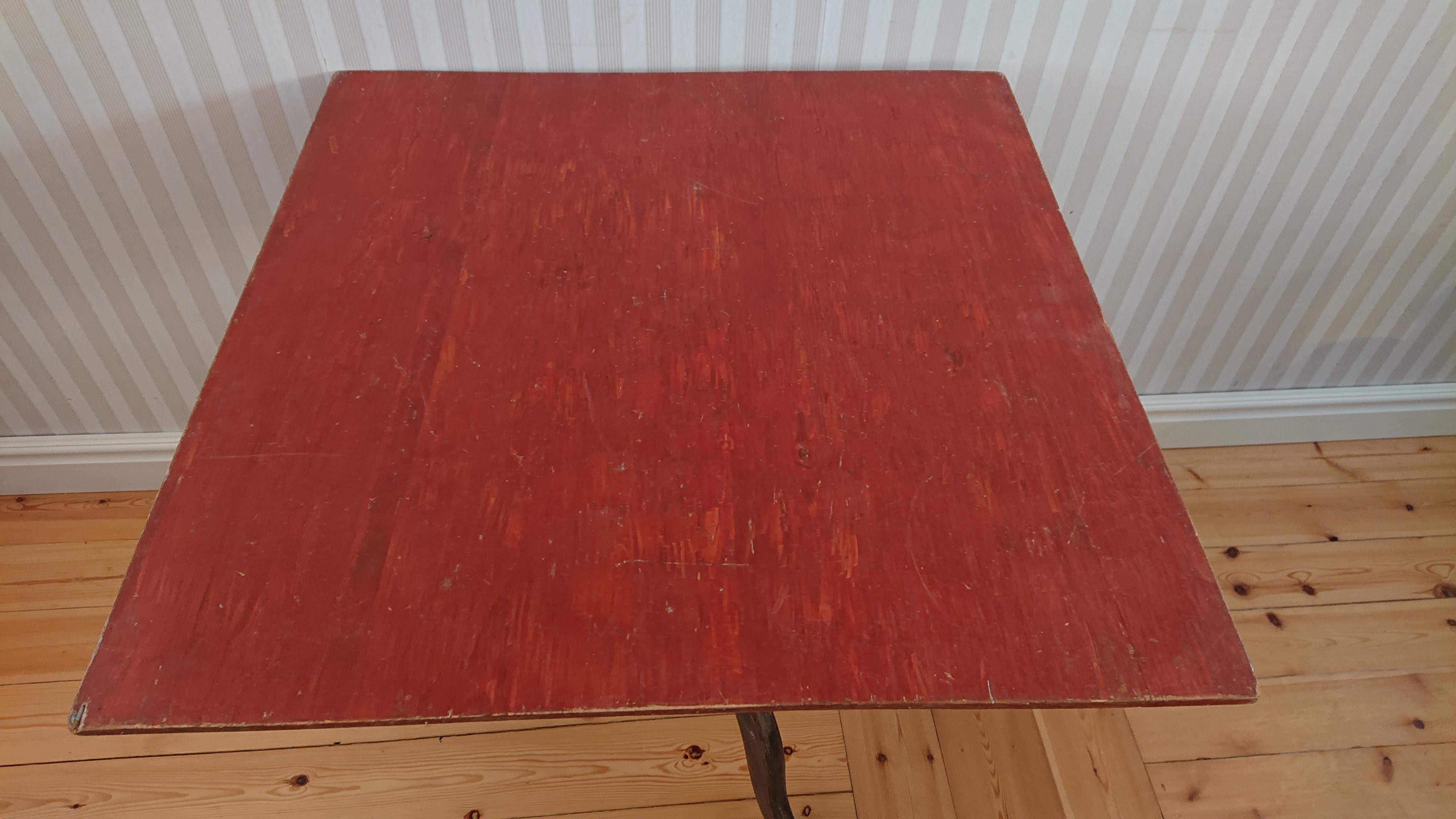 19th Century Swedish Tilt Top Table / Pedestal Table with Original Paint For Sale 5