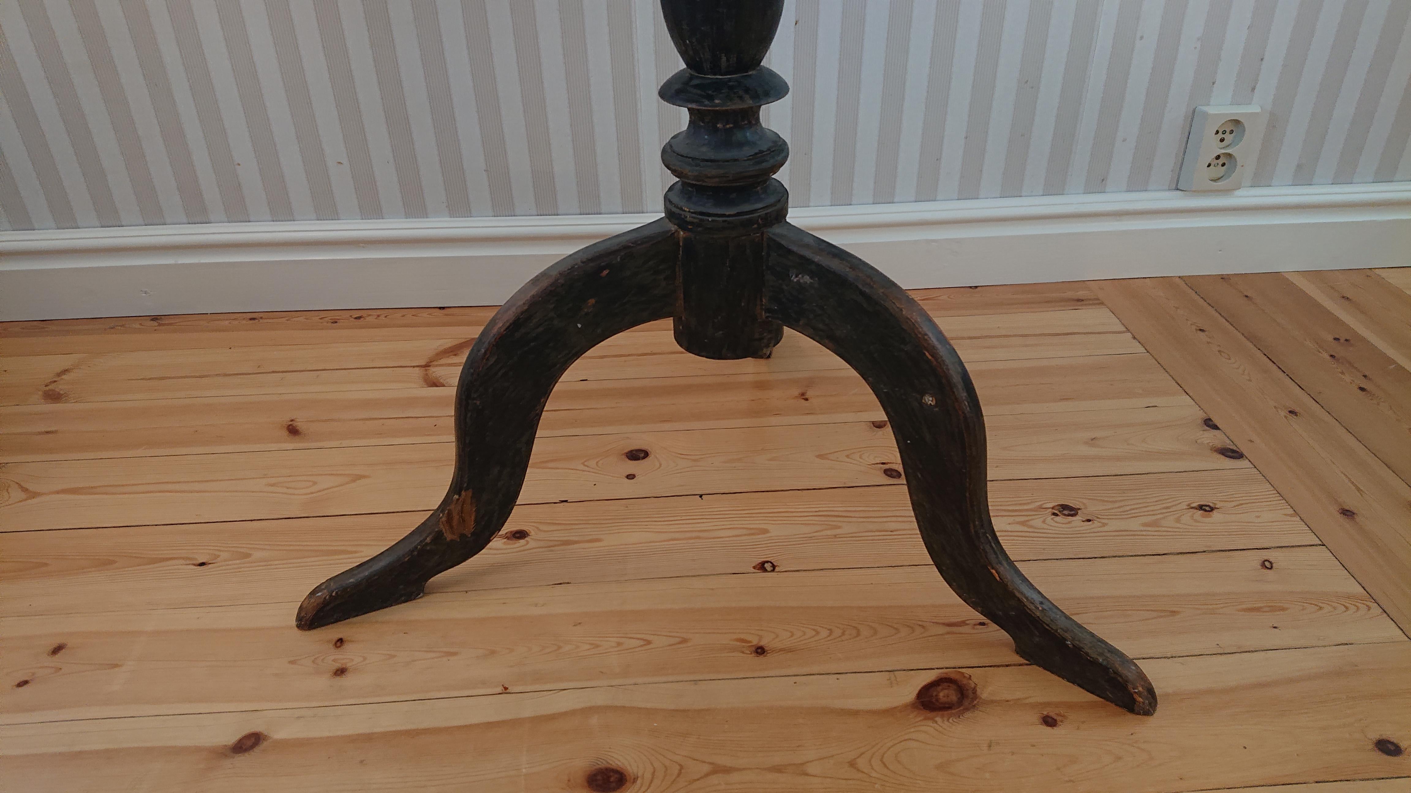 19th Century Swedish Tilt Top Table / Pedestal Table with Original Paint For Sale 3