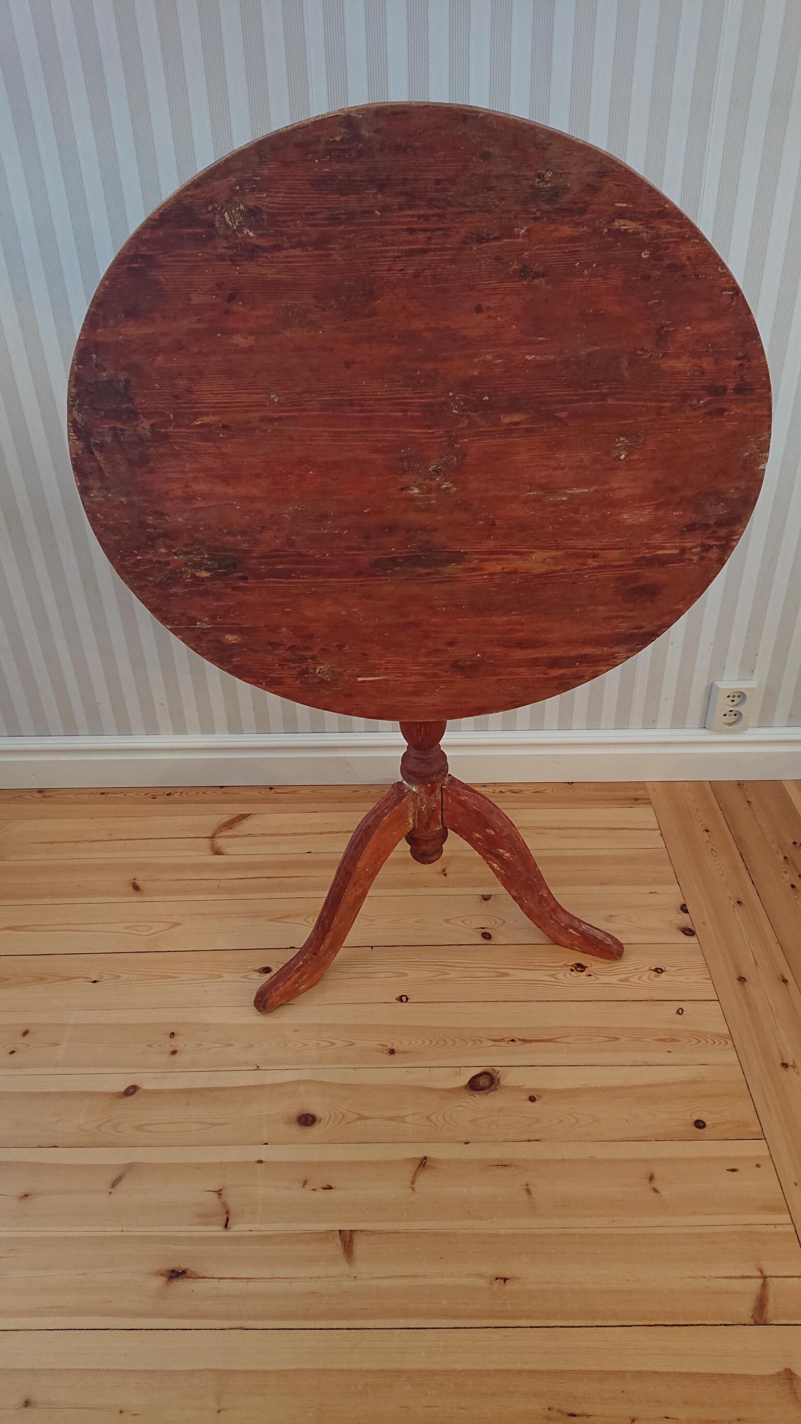 19th Century Swedish Tilt Top Table / Pillar Table with Original Paint For Sale 6