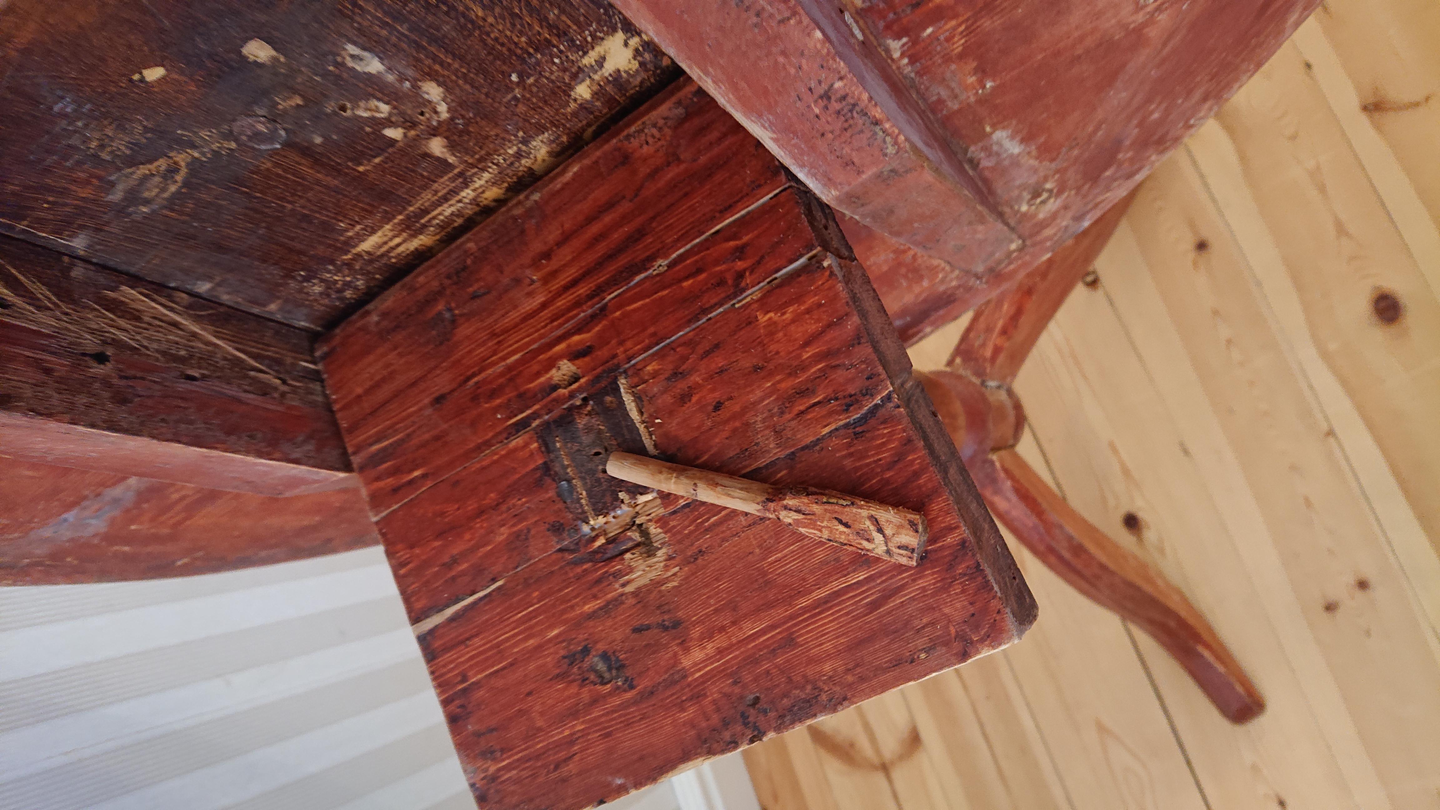 19th Century Swedish Tilt Top Table / Pillar Table with Original Paint For Sale 8