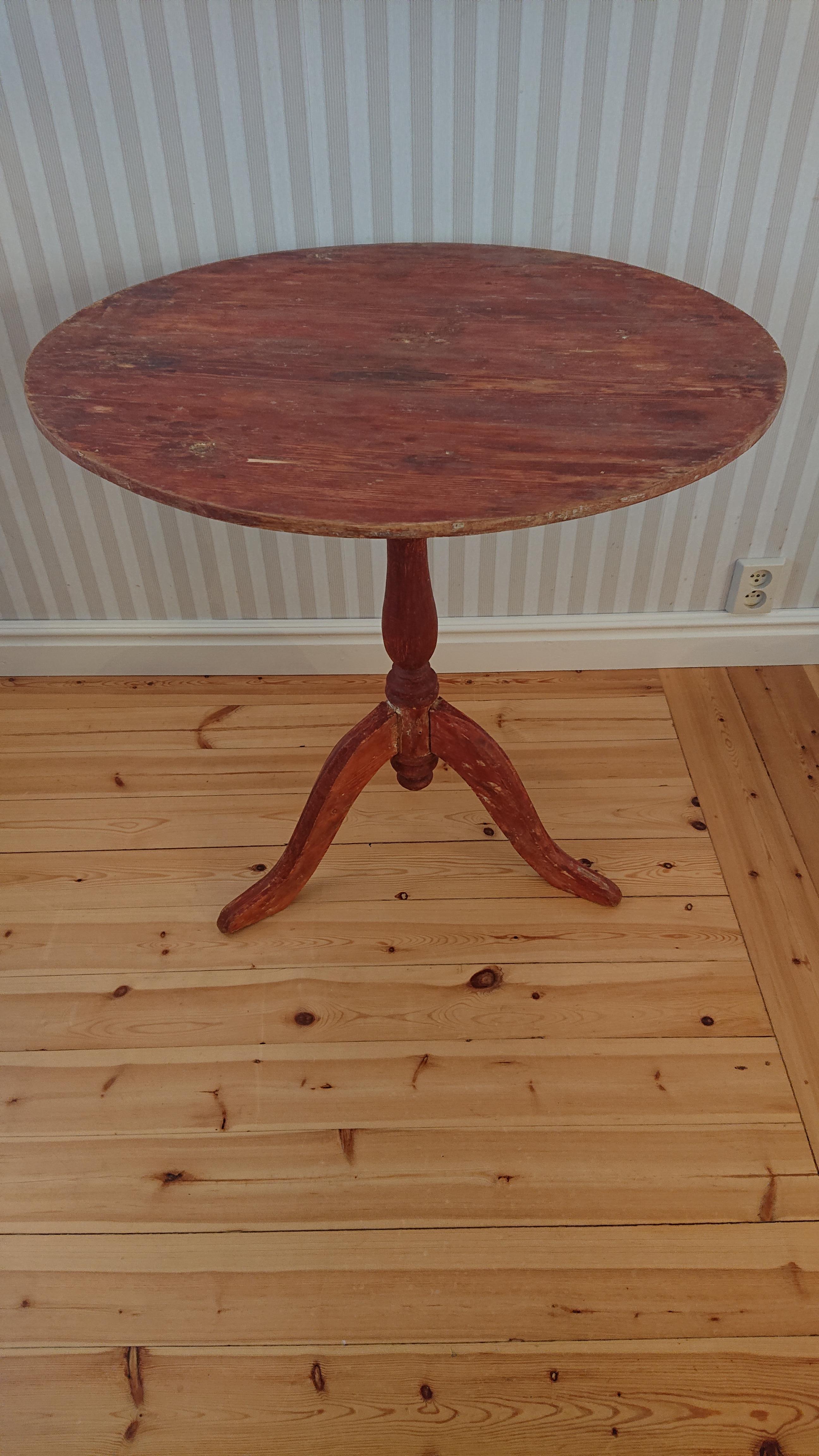 19th Century Swedish Tilt Top Table / Pillar Table with Original Paint For Sale 9