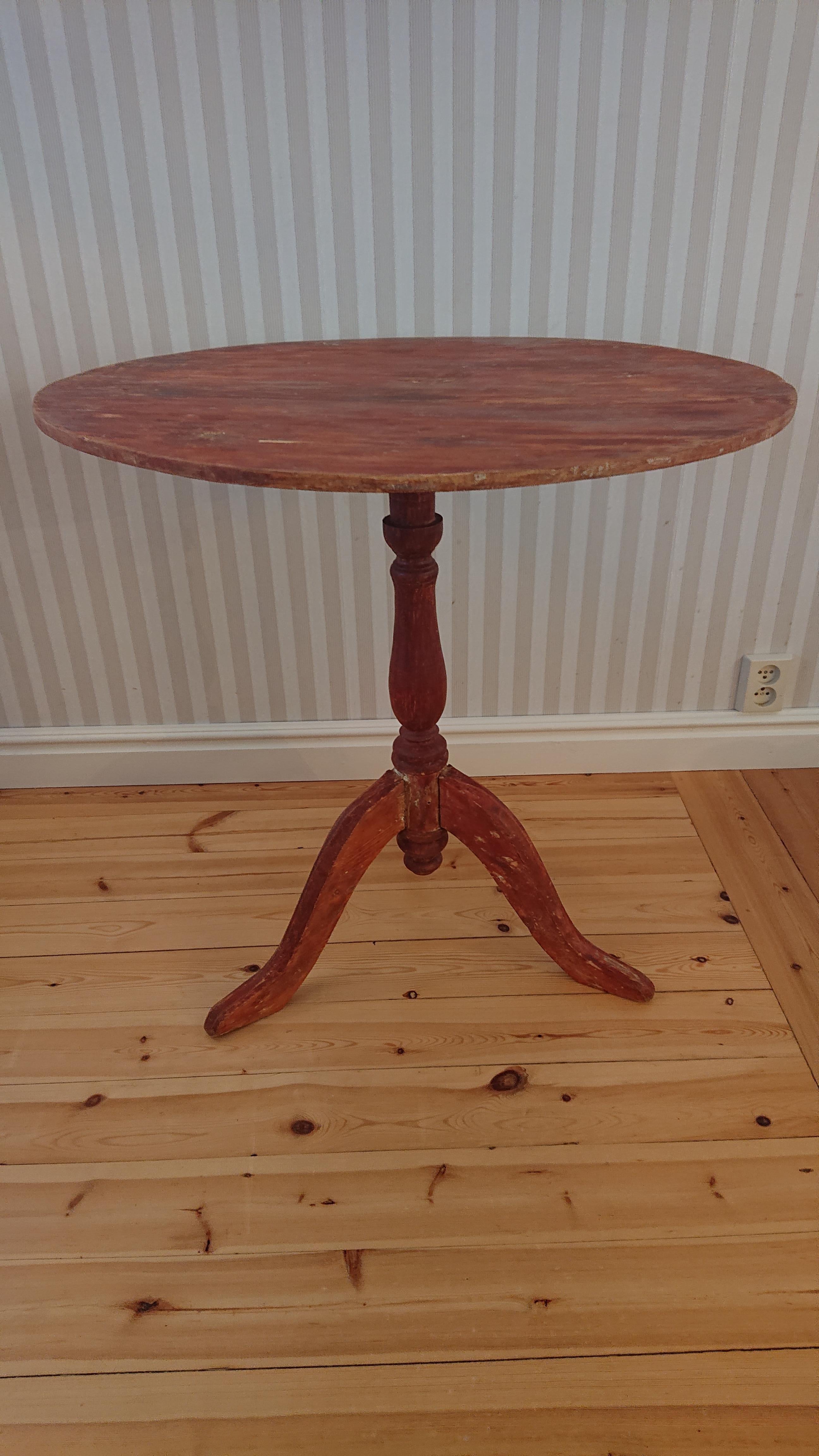 19th Century Swedish Tilt Top Table / Pillar Table with Original Paint For Sale 10