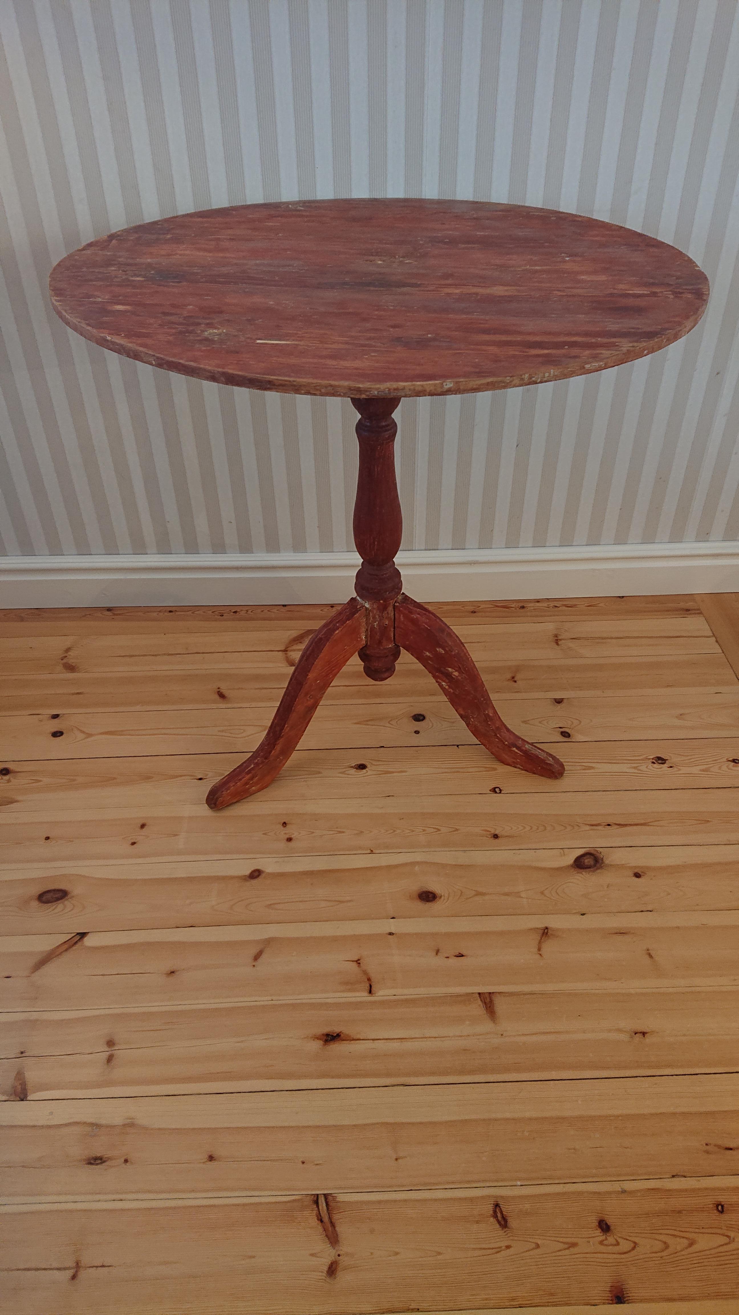 19th century Swedish tilt top table / dessert table from Skellefteå Västerbotten, Northern Sweden.
Scraped by hand to its original paint.
Turned base supported by beautifully carved legs.
 Nice proportions & stable in construction.
Good antique