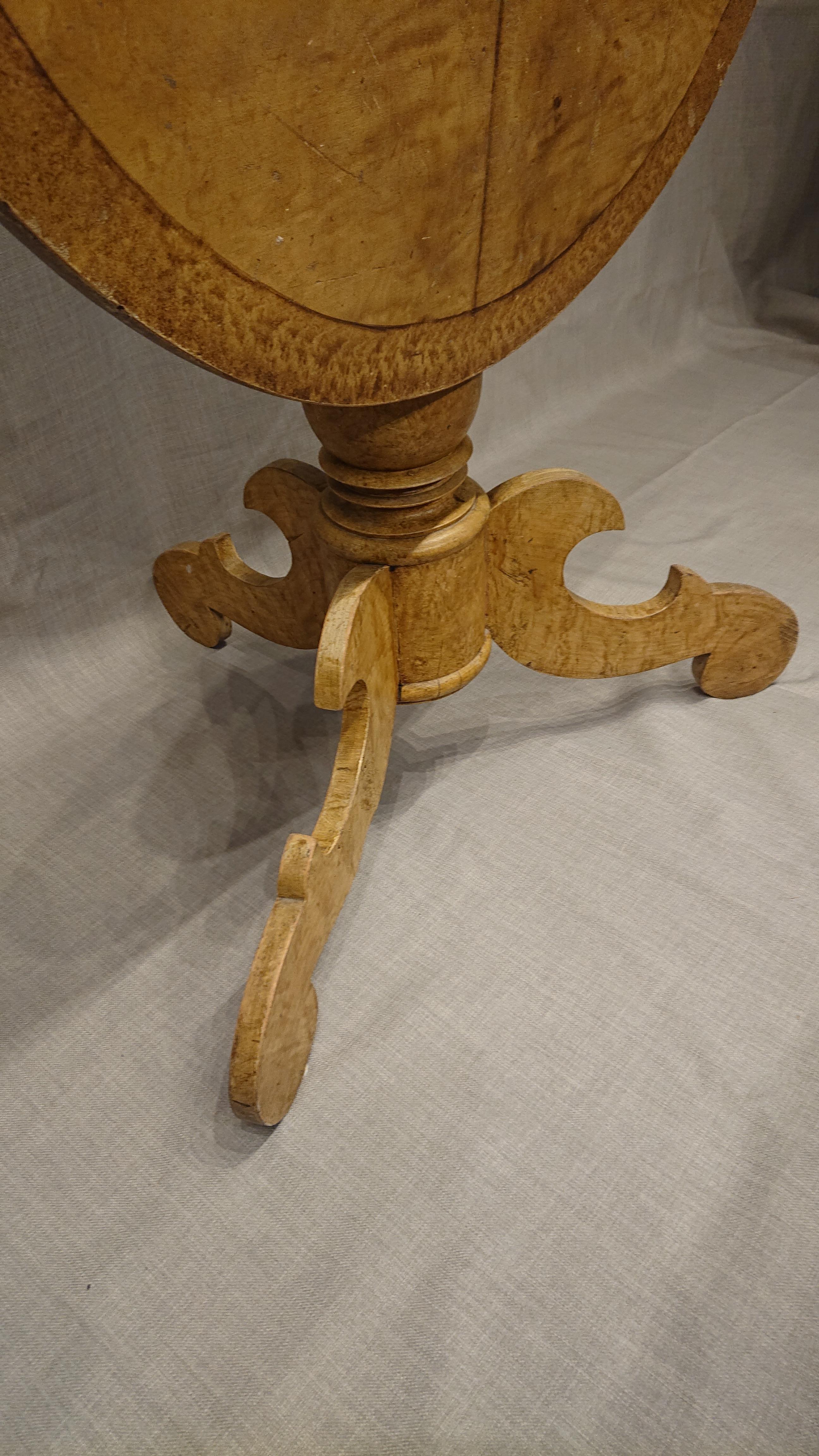 Schwedischer Tisch mit Klappdeckel und unberührter Originalfarbe aus dem 19. Jahrhundert im Angebot 2