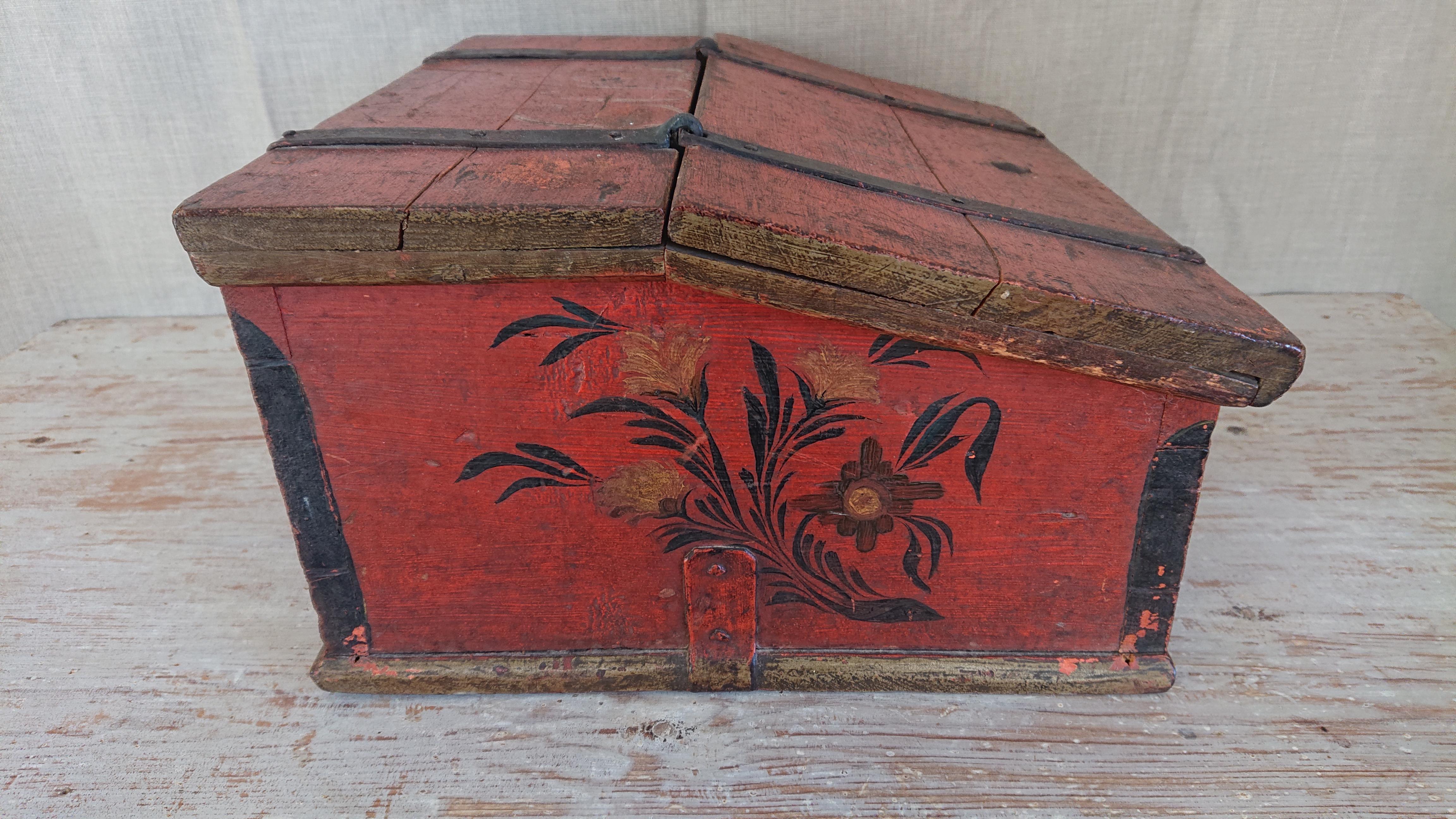 Hand-Crafted 19th Century Swedish Travelling Writing Desk Originalpaint For Sale