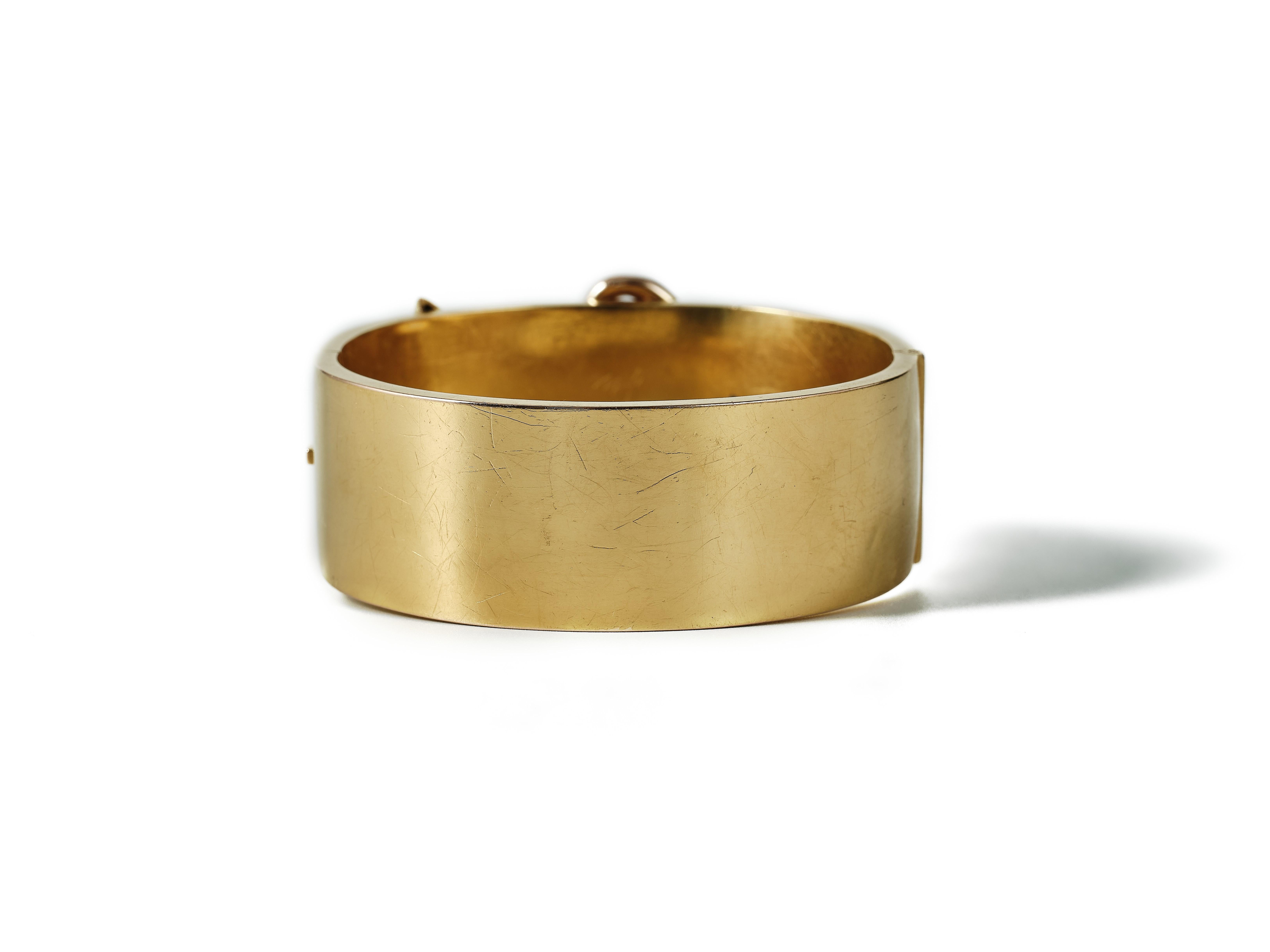 Bracelet jonc victorien suédois du 19e siècle stylisé comme une boucle de ceinture. Unisexe en vente