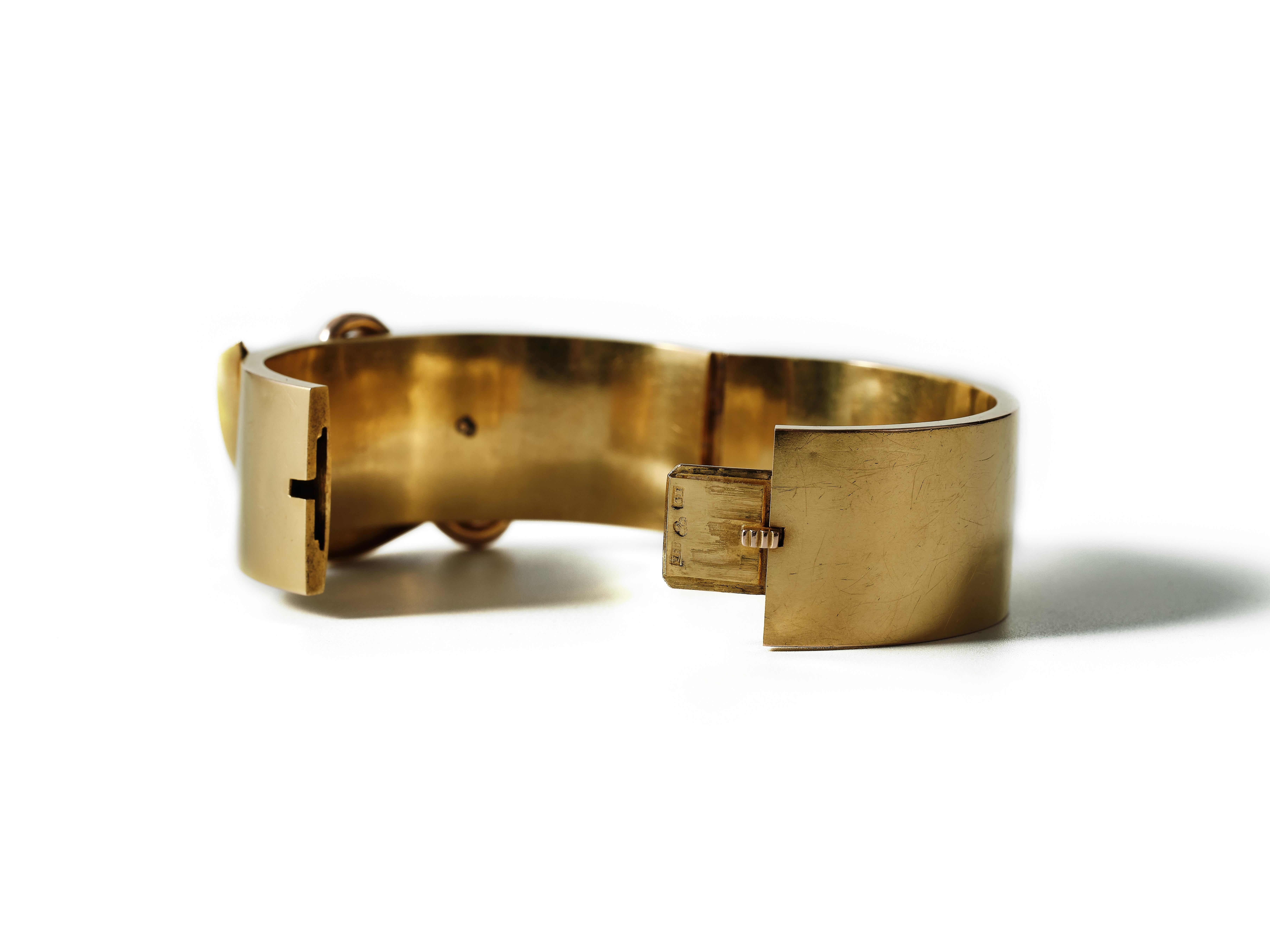 Bracelet jonc victorien suédois du 19e siècle stylisé comme une boucle de ceinture. en vente 1