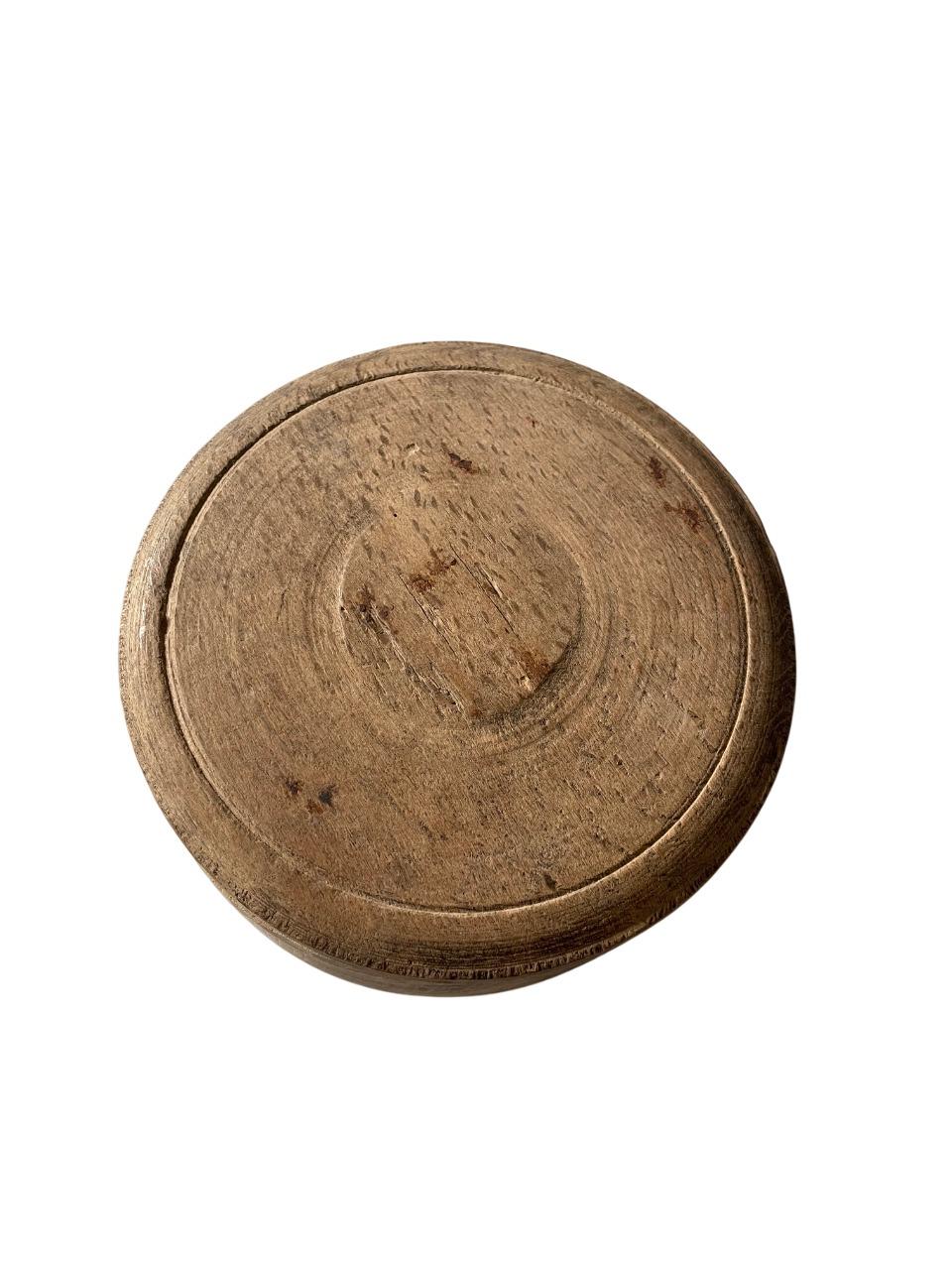 19th Century Swedish Wabi-Sabi Oak Lidded Box with Hand-Carved Patina For Sale 2