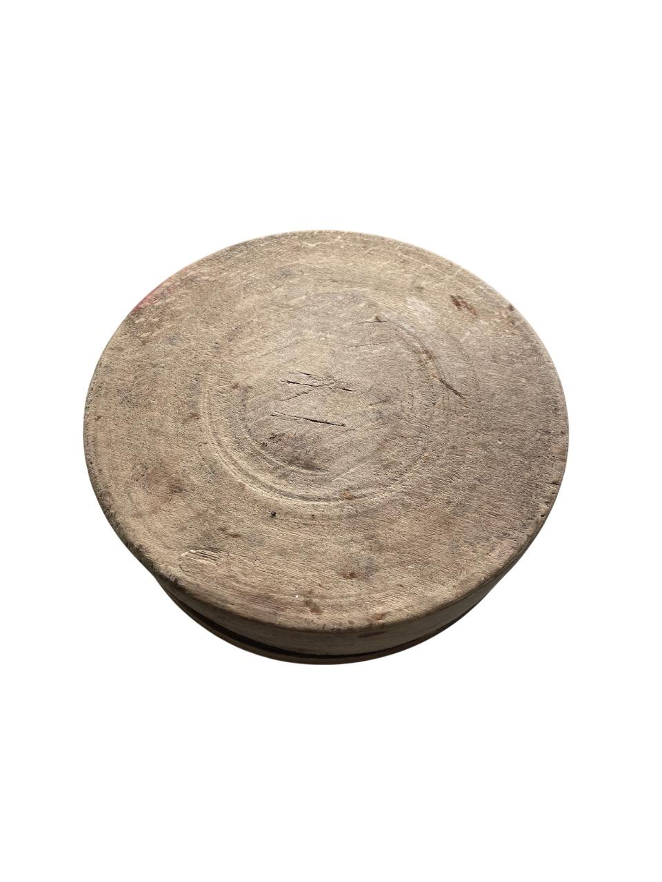 19th Century Swedish Wabi-Sabi Oak Lidded Box with Hand-Carved Patina For Sale 5