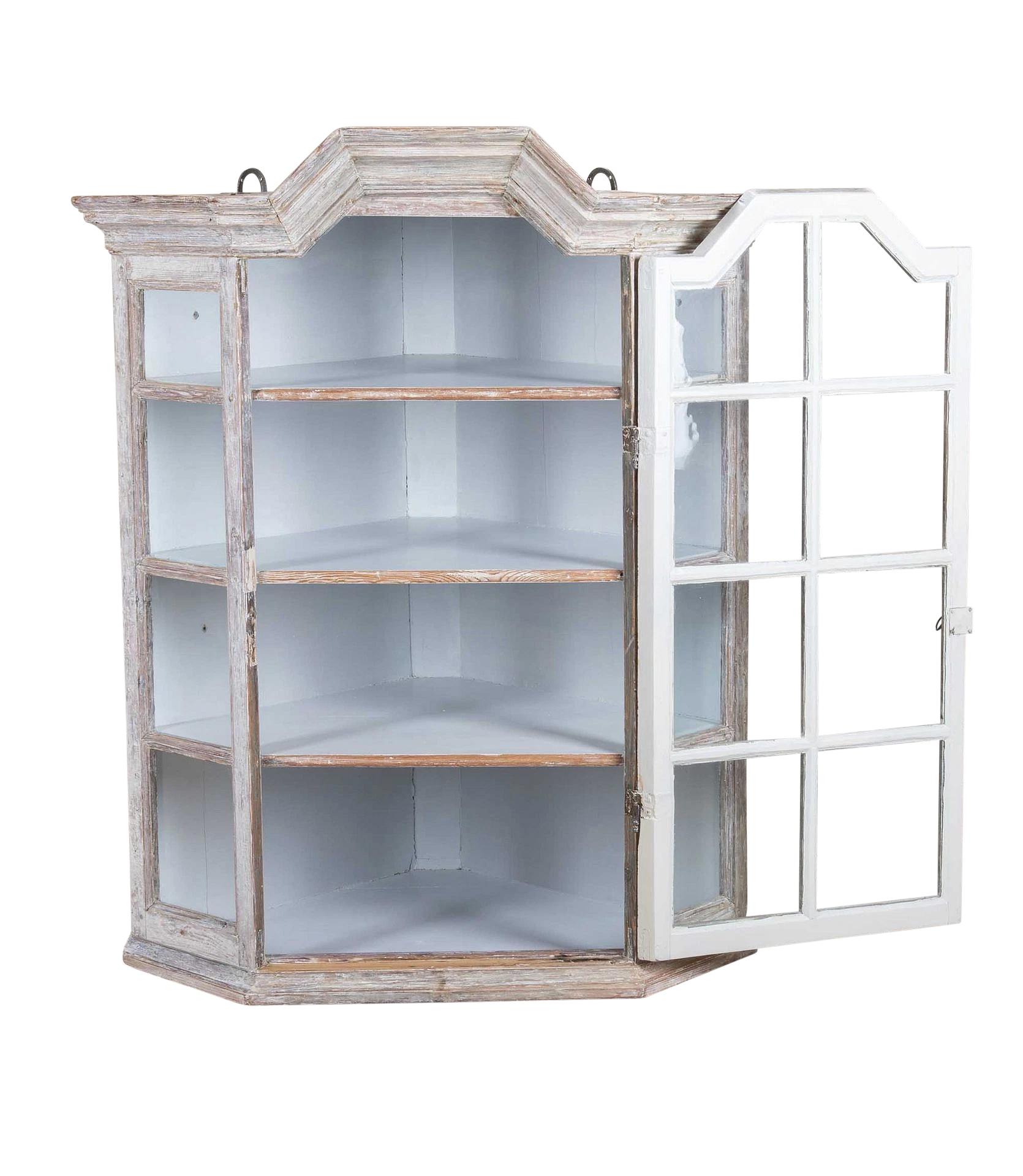 19th Century Swedish Wall Hanging Corner Cabinet In Good Condition For Sale In Tetbury, Gloucestershire
