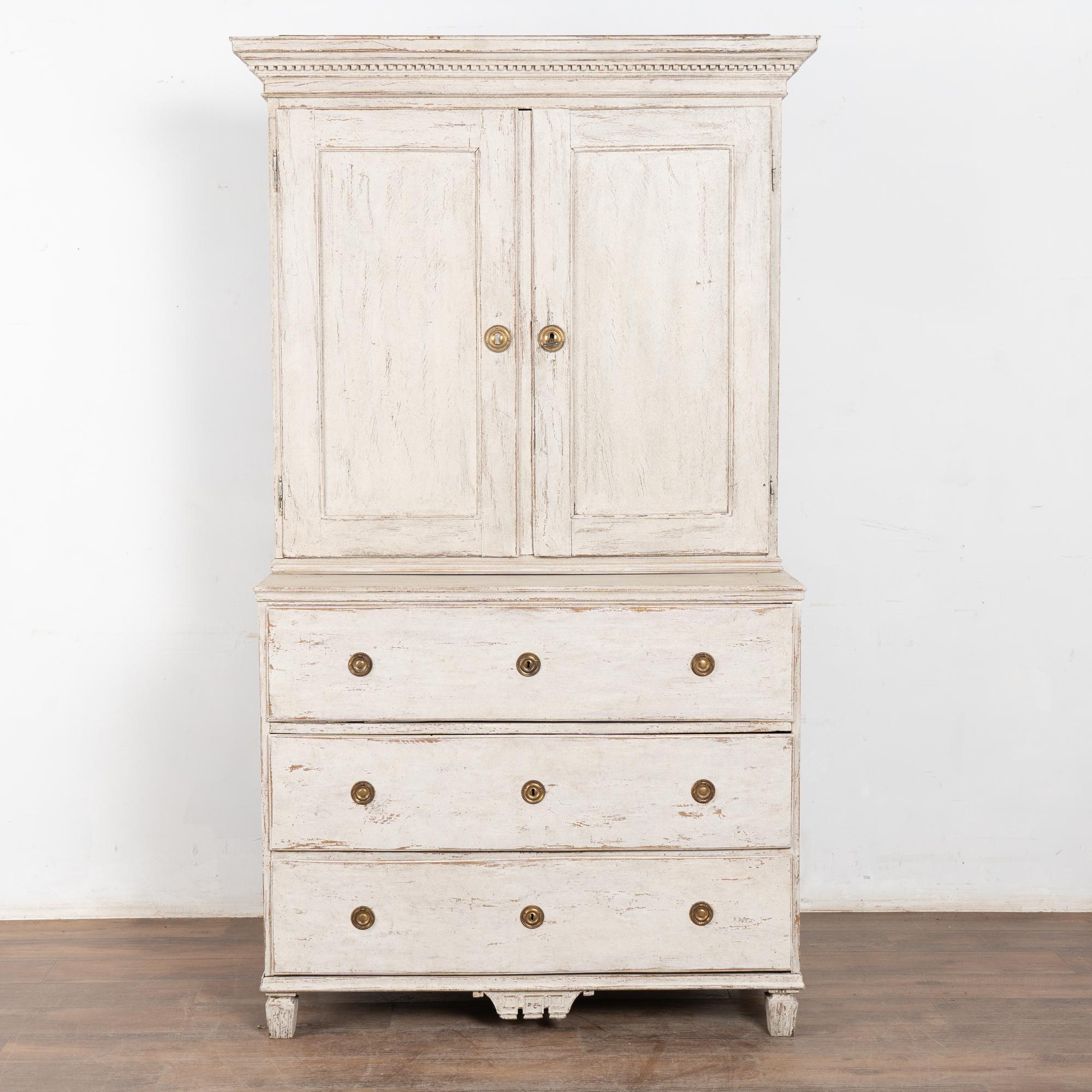 19th Century Swedish White Cabinet Cupboard with Drawers In Good Condition For Sale In Round Top, TX