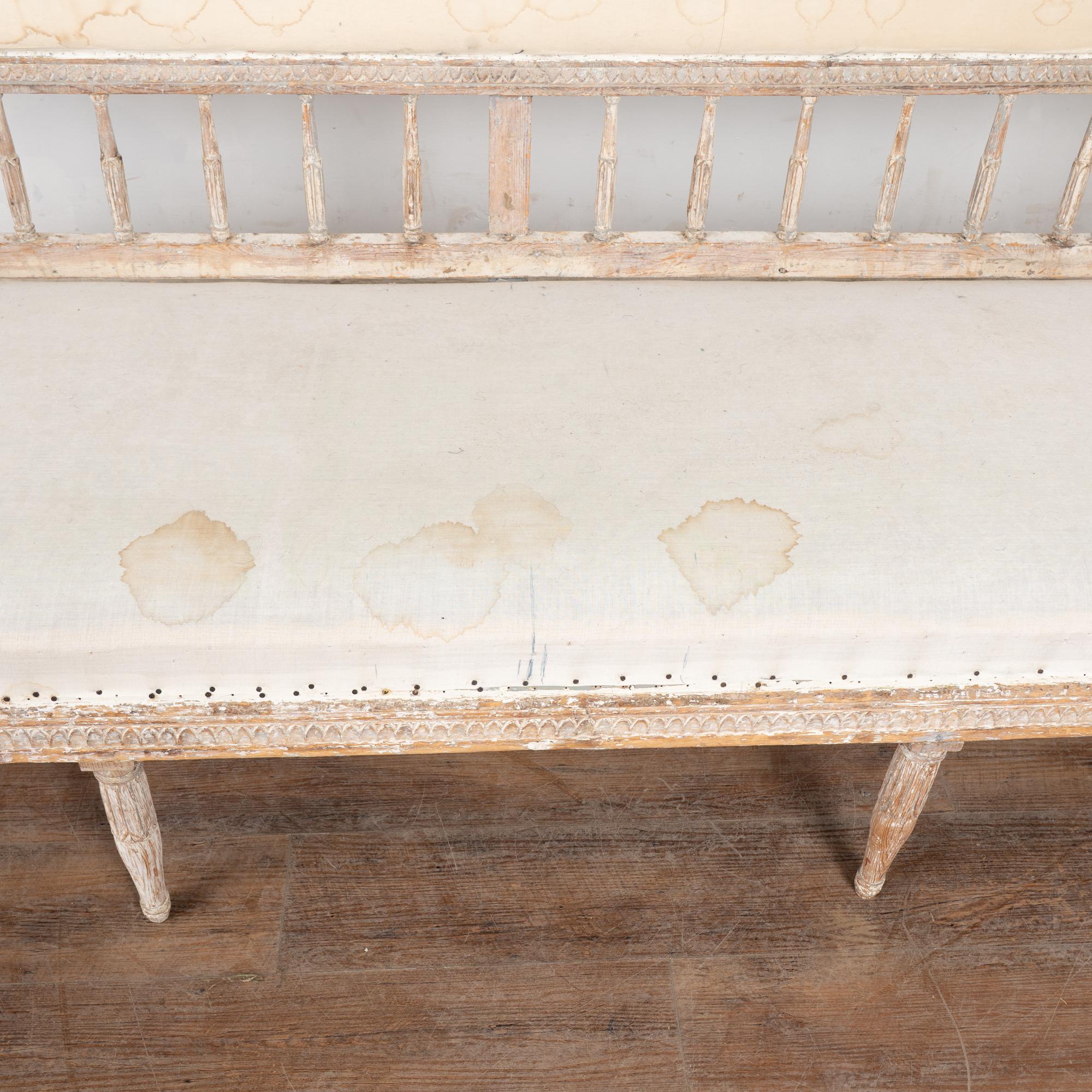Mousseline Canapé banc en pin blanc gustavien suédois du 19e siècle en vente