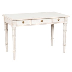 Table d'appoint ou bureau suédois du XIXe siècle, de style gustavien, blanc, à trois tiroirs