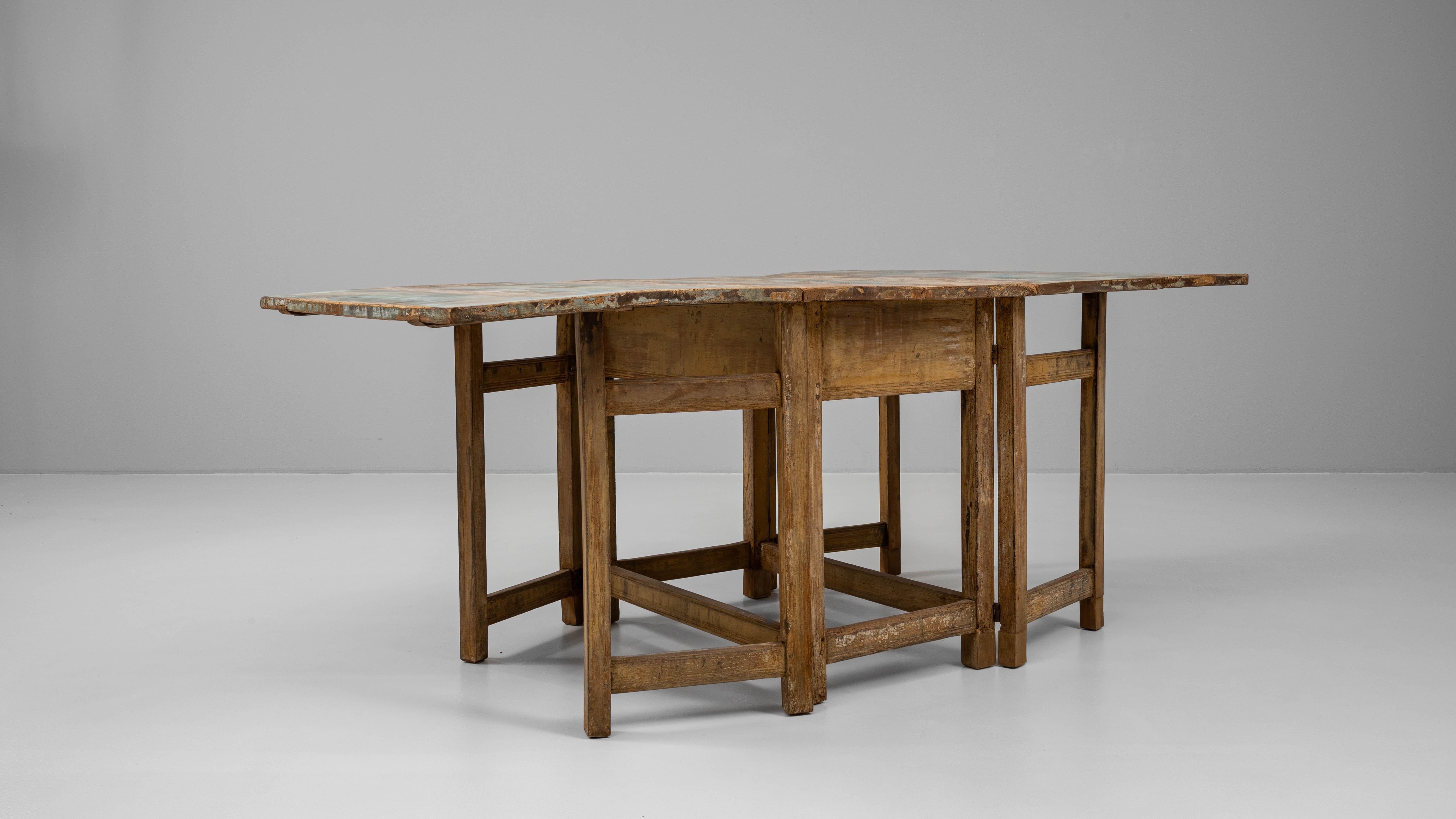 19th Century Swedish Wood Patinated Drop Leaf Table en vente 6