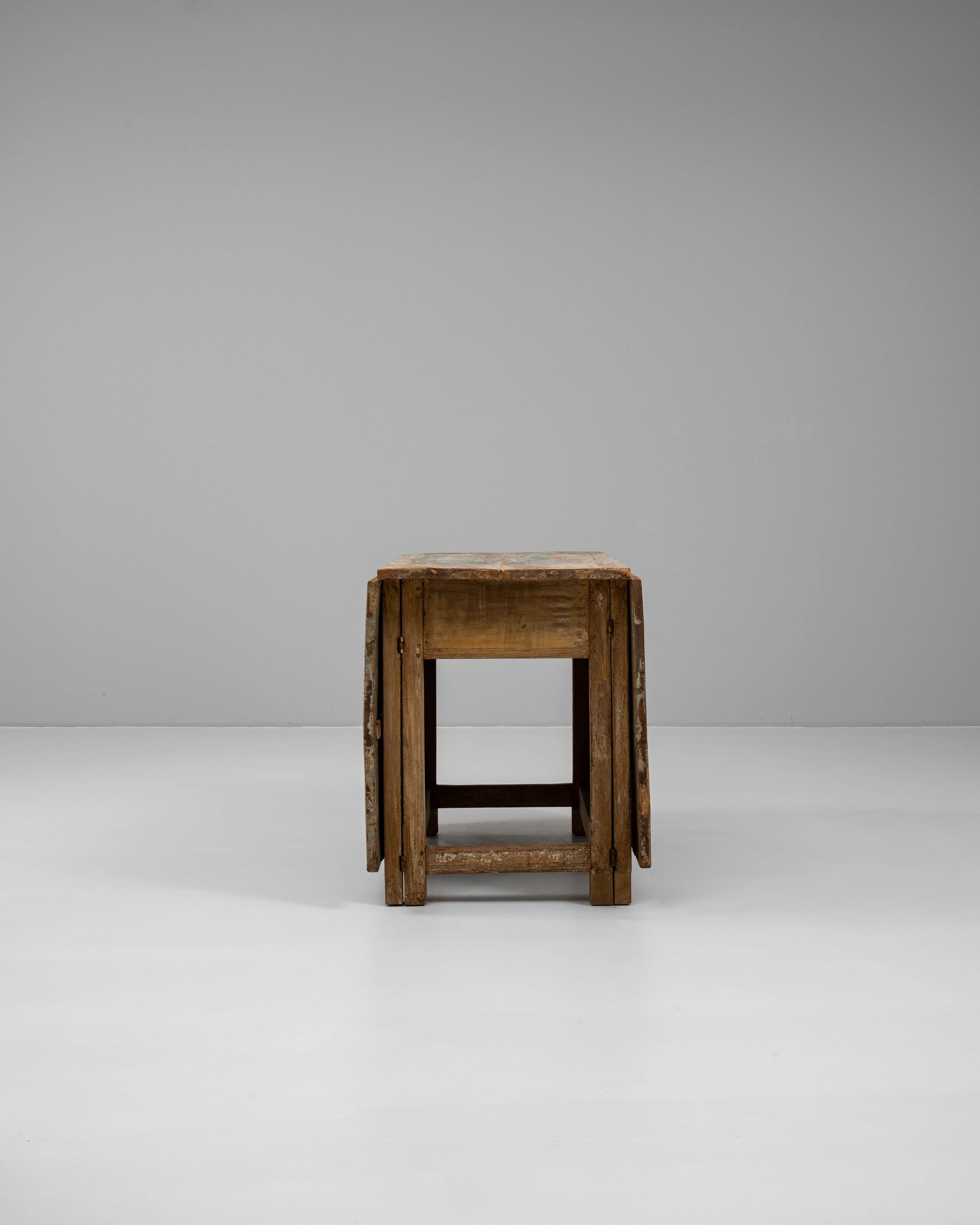 19th Century Swedish Wood Patinated Drop Leaf Table Bon état - En vente à High Point, NC