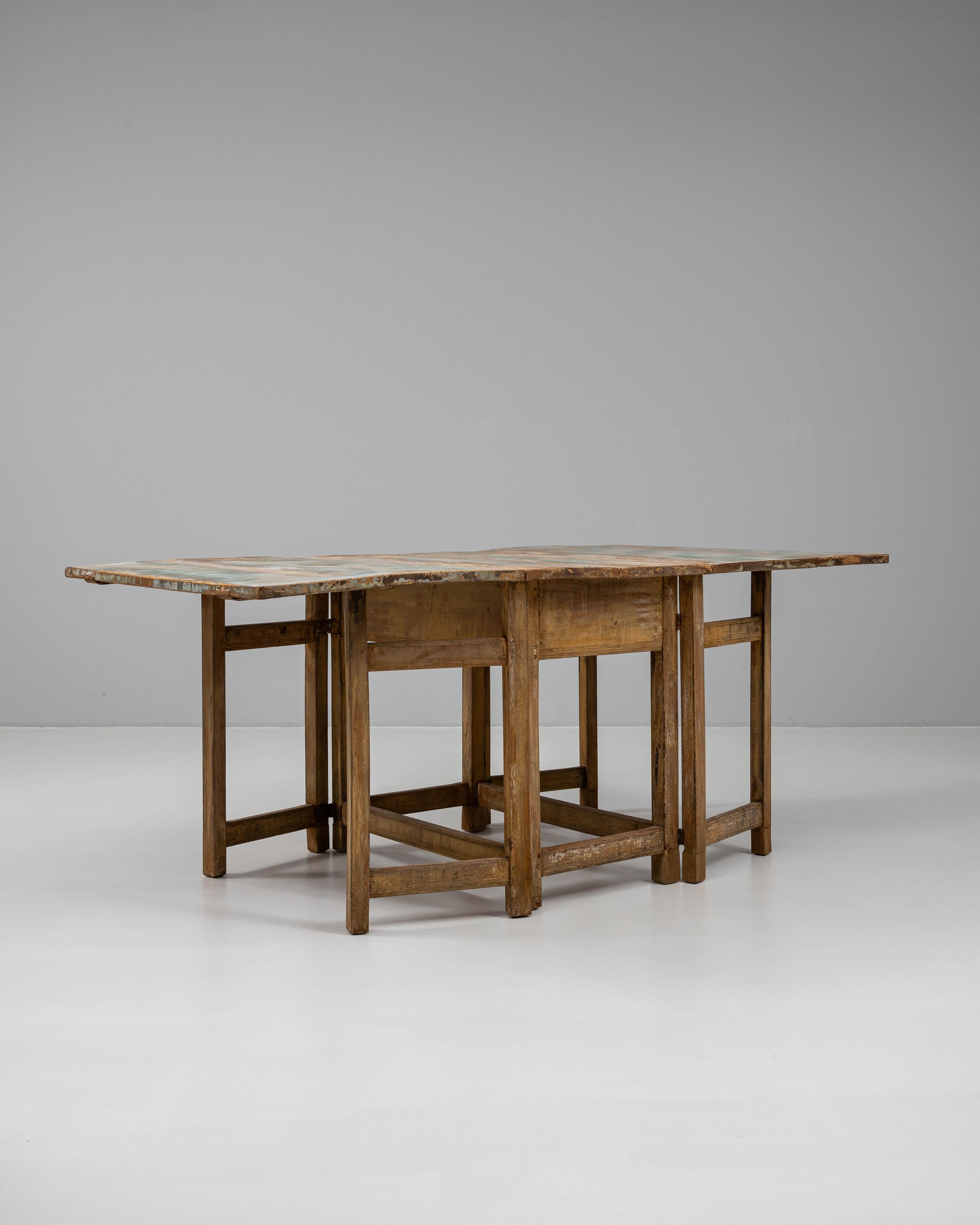19th Century Swedish Wood Patinated Drop Leaf Table en vente 1