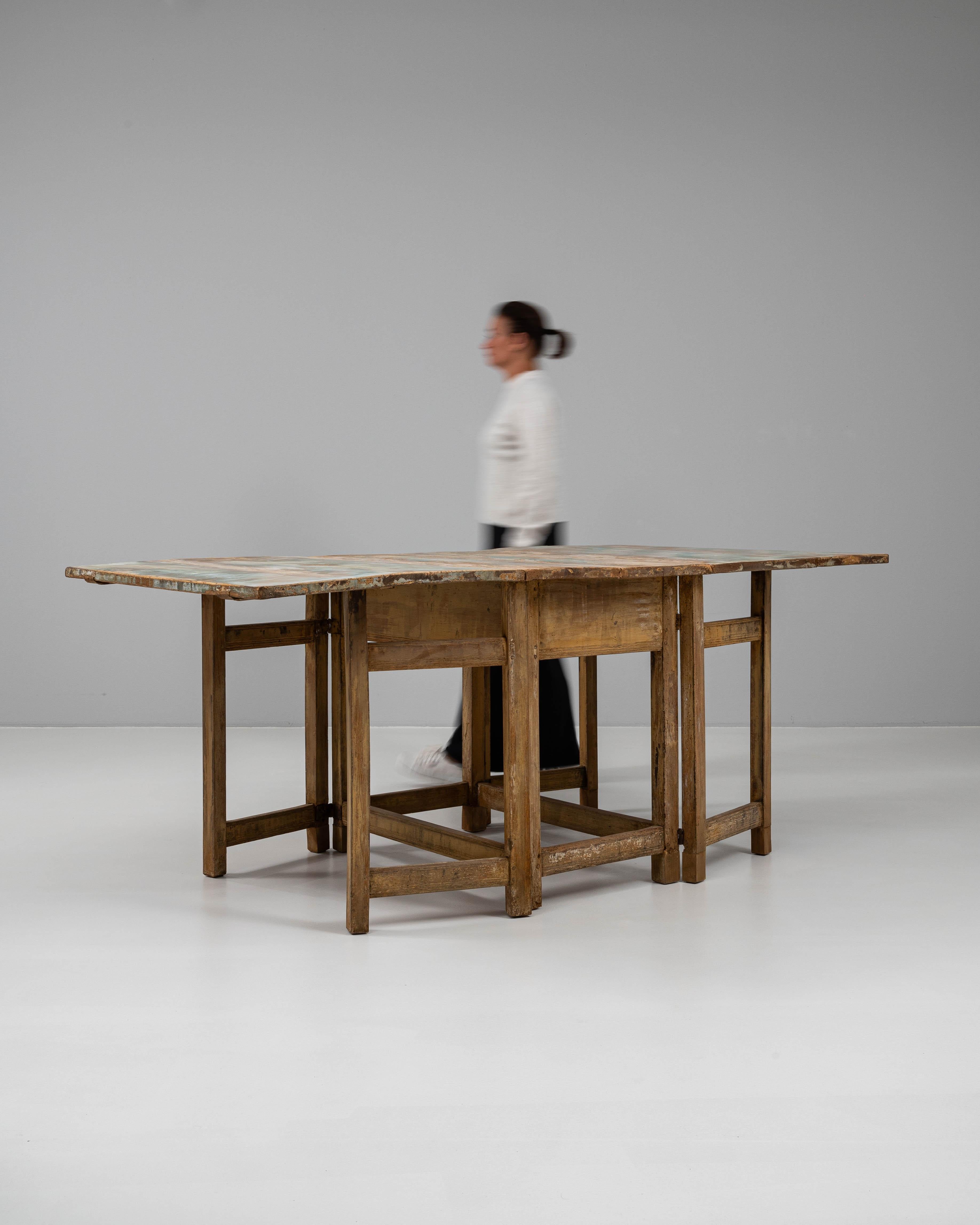 19th Century Swedish Wood Patinated Drop Leaf Table en vente 2
