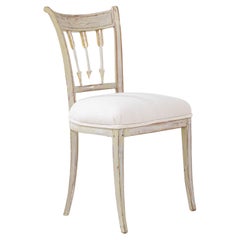 Chaise suédoise du 19ème siècle, patinée en bois blanc avec assise rembourrée