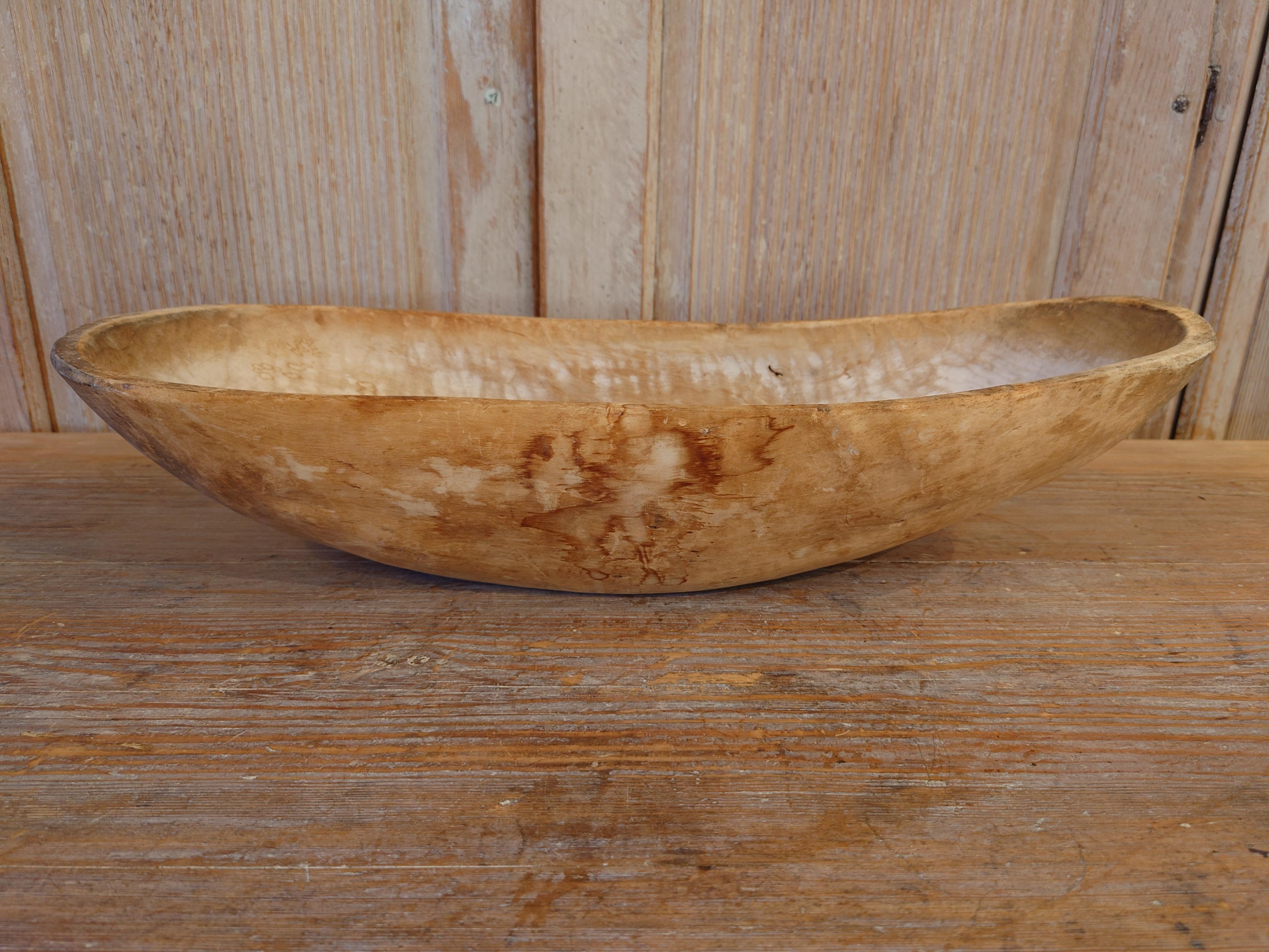 18th century Swedish Antique Rustic wooden bowl with nice patina from Dalarna Northern Sweden.
The bowl has an oval shape.
The surfaces are naturally patinated due tue age
You can see the use of time.
A truly remarkable piece, that would make a