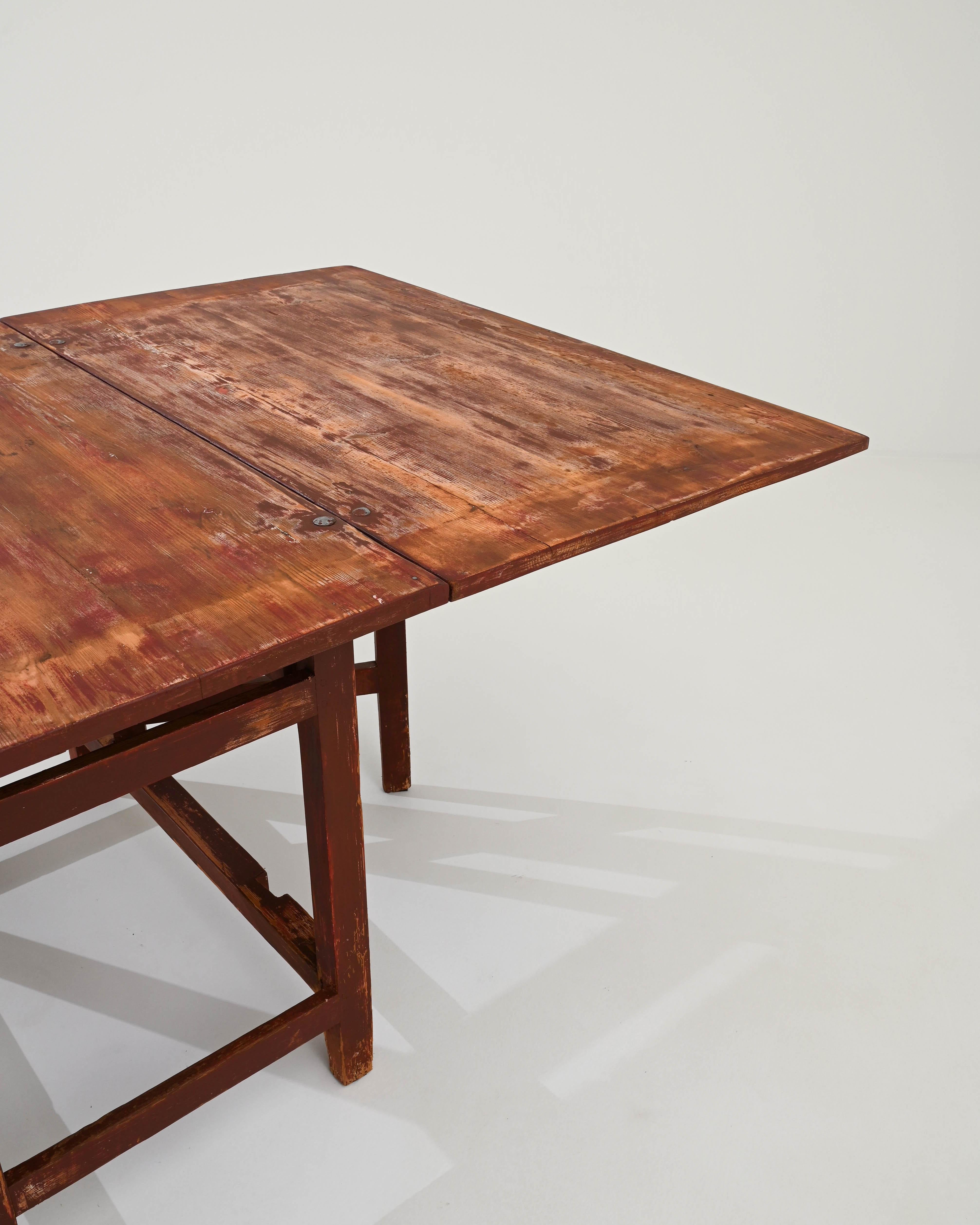 19th Century Swedish Wooden Drop Leaf Table For Sale 3