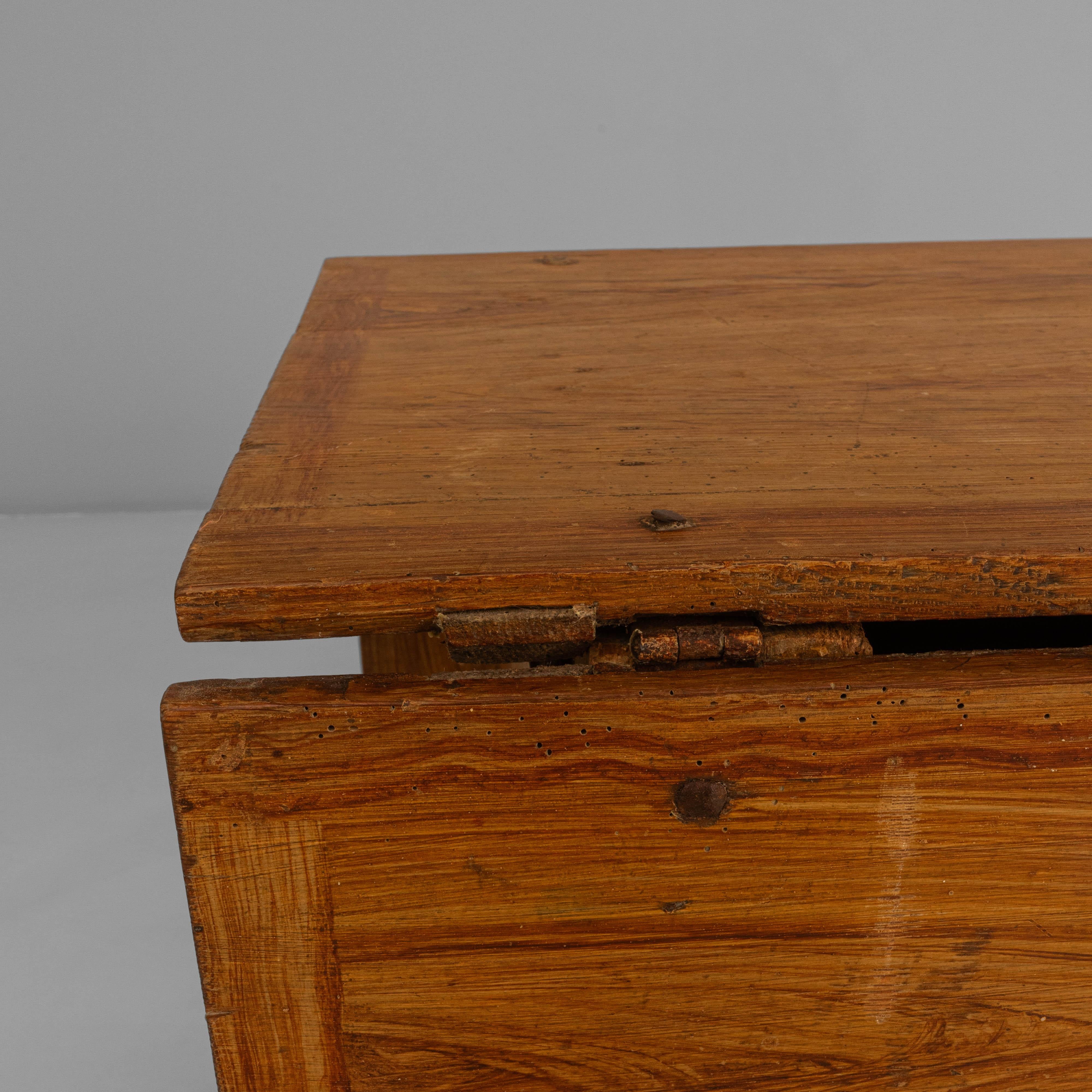 19th Century Swedish Wooden Drop Leaf Table In Original Patina For Sale 14