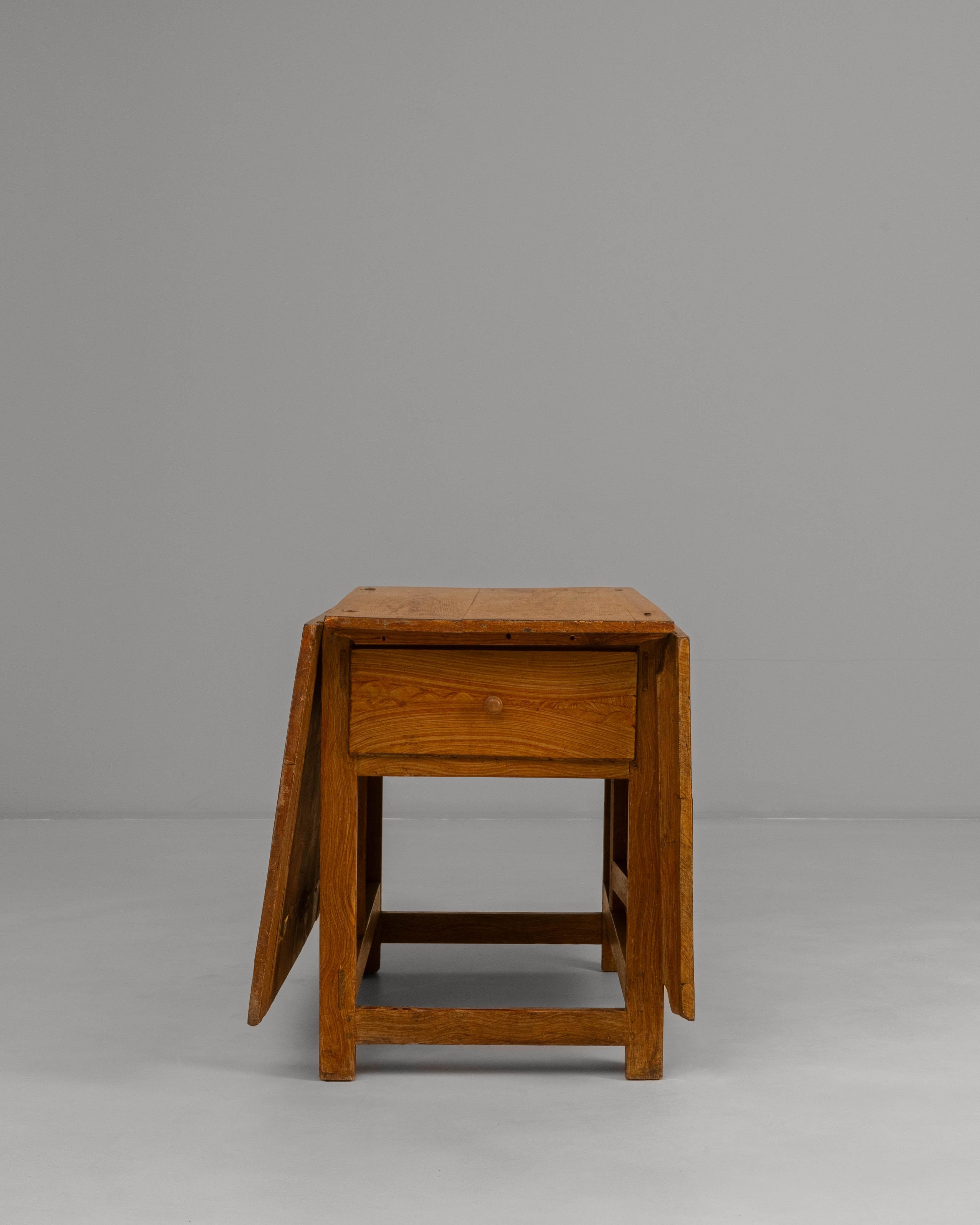 19th Century Swedish Wooden Drop Leaf Table In Original Patina In Good Condition For Sale In High Point, NC