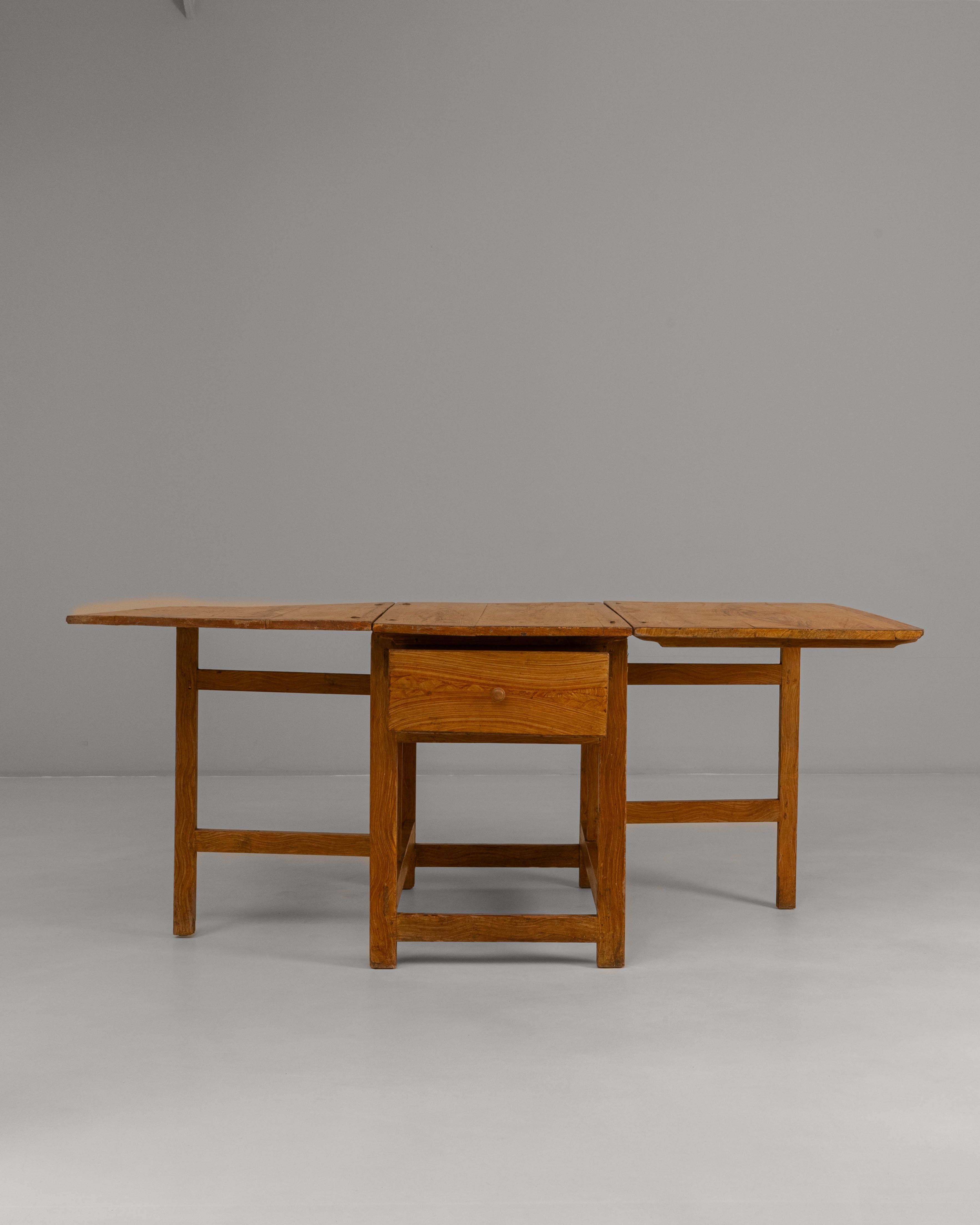 19th Century Swedish Wooden Drop Leaf Table In Original Patina For Sale 1