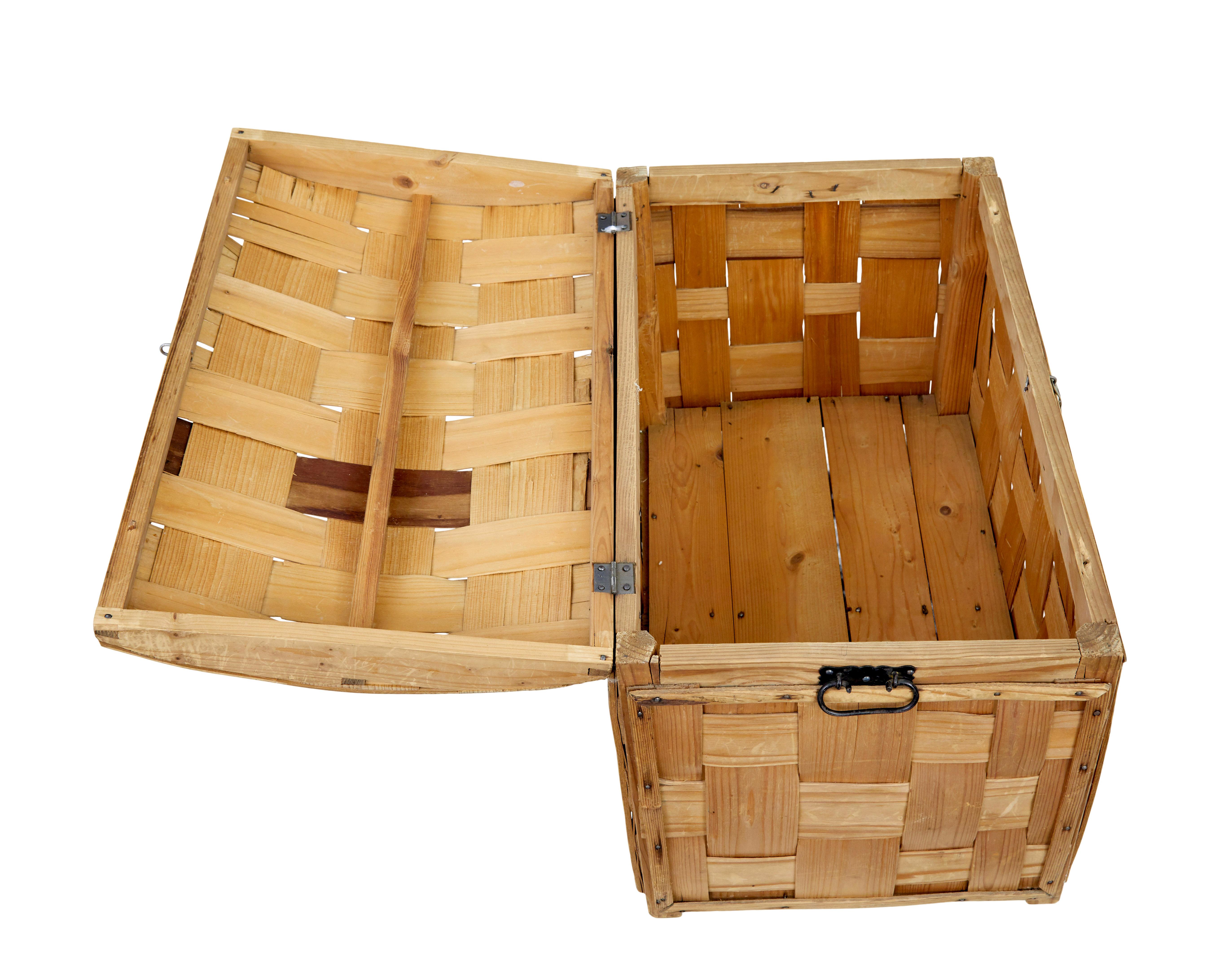 19th century Swedish woven pine dome top trunk For Sale 2
