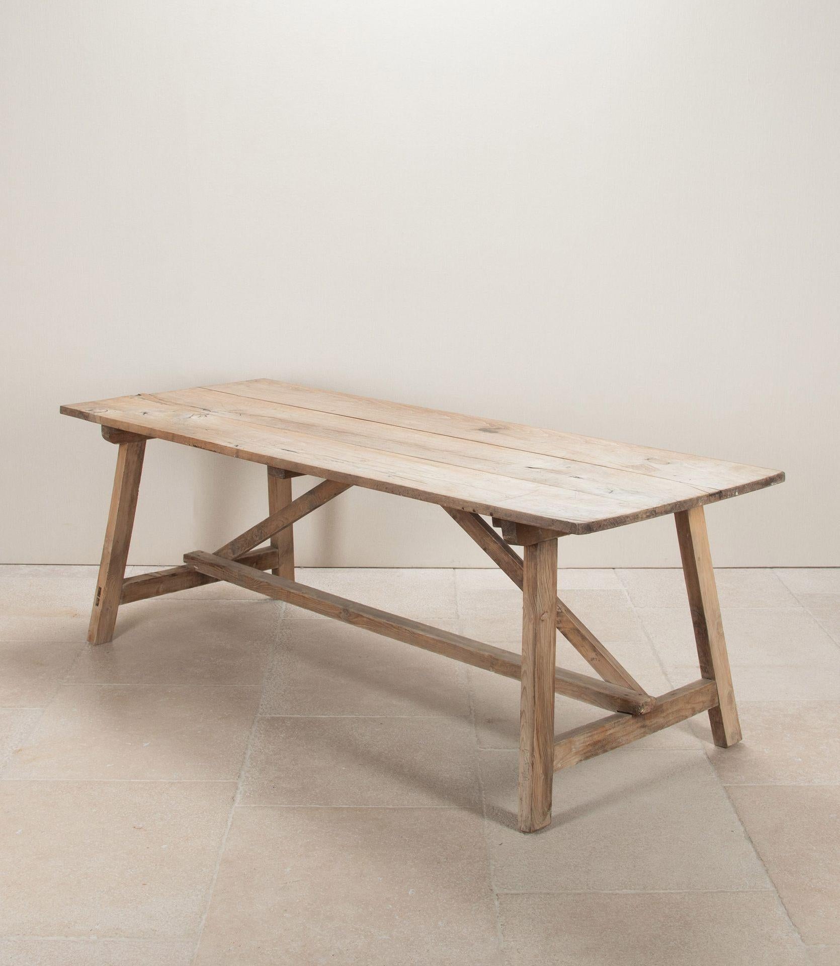 Mesa sueca del siglo XIX con marco en X De campo en venta