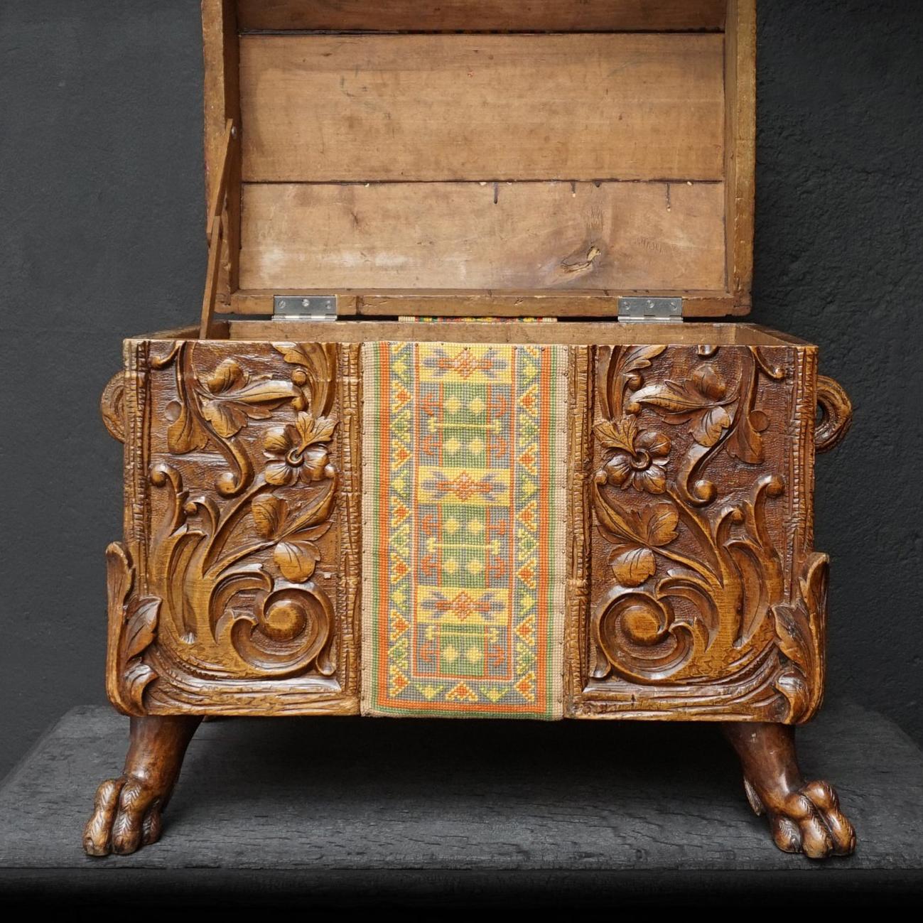 19th Century Swiss Black Forest Carved Dowry Chest or Trunk with Needlework In Good Condition For Sale In Haarlem, NL