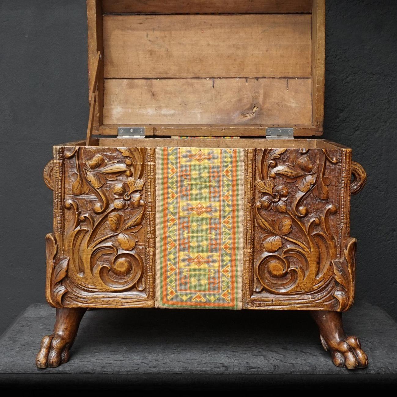 19th Century Swiss Black Forest Carved Dowry Chest or Trunk with Needlework In Good Condition In Haarlem, NL