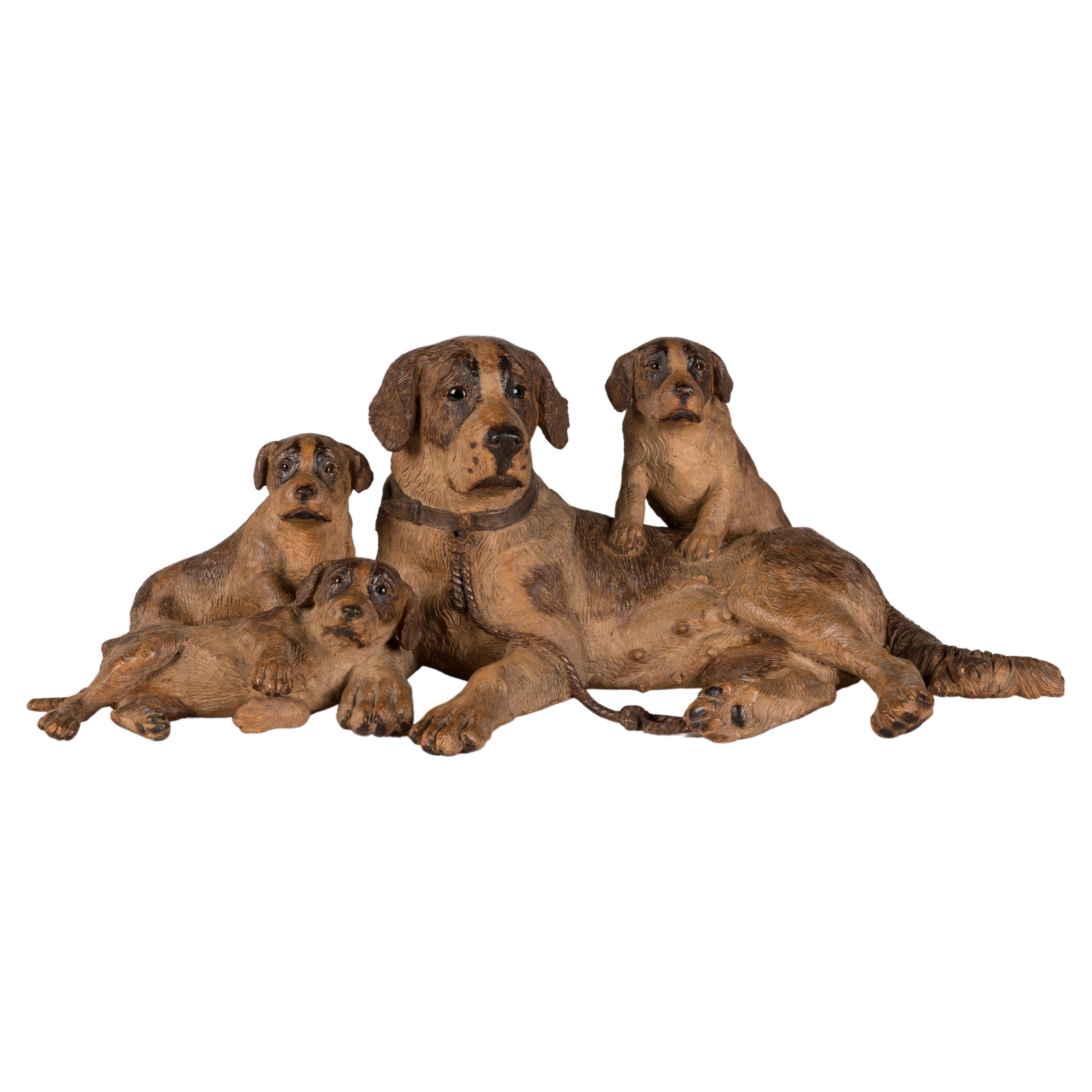 Sculpture suisse de la Forêt-Noire du 19e siècle représentant une famille de chiens en vente