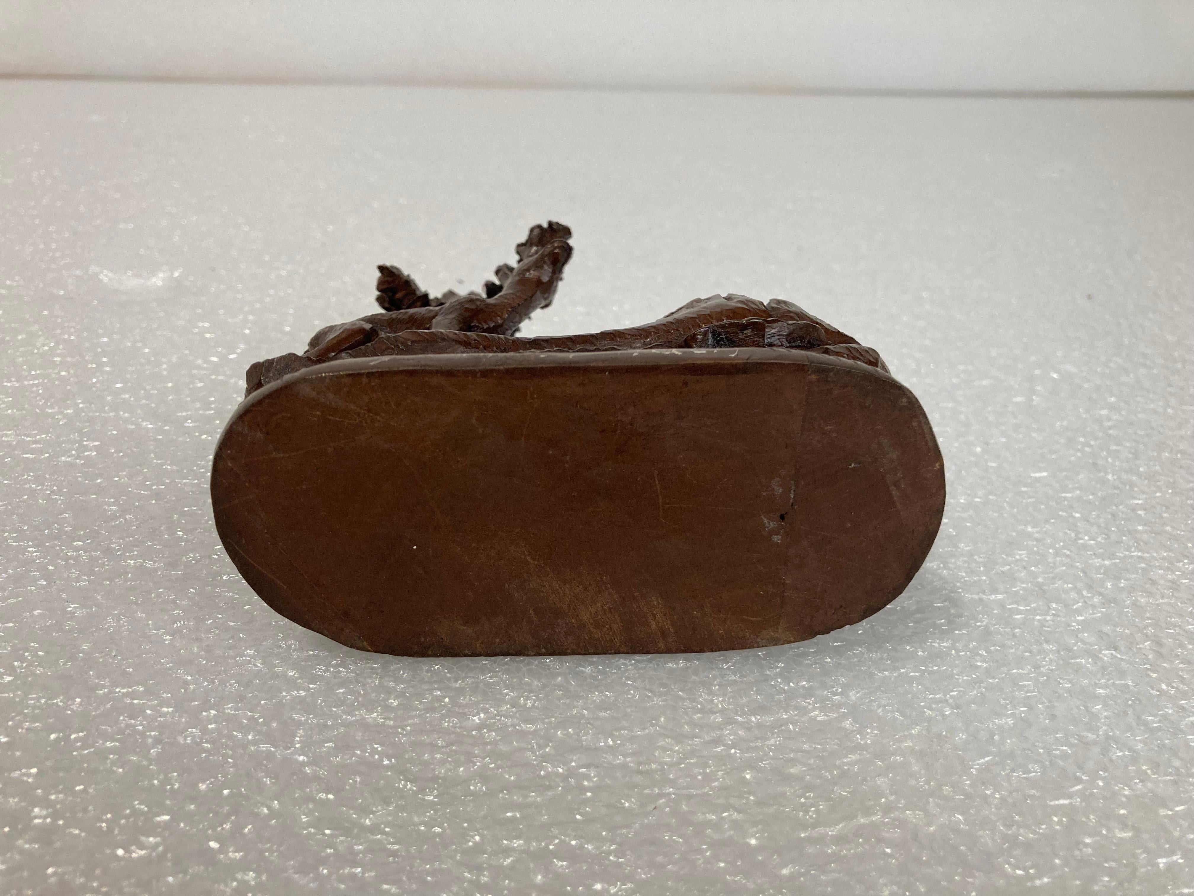 19th Century Swiss Black Forest Carving of a Stag and Tree Nut Dish For Sale 7