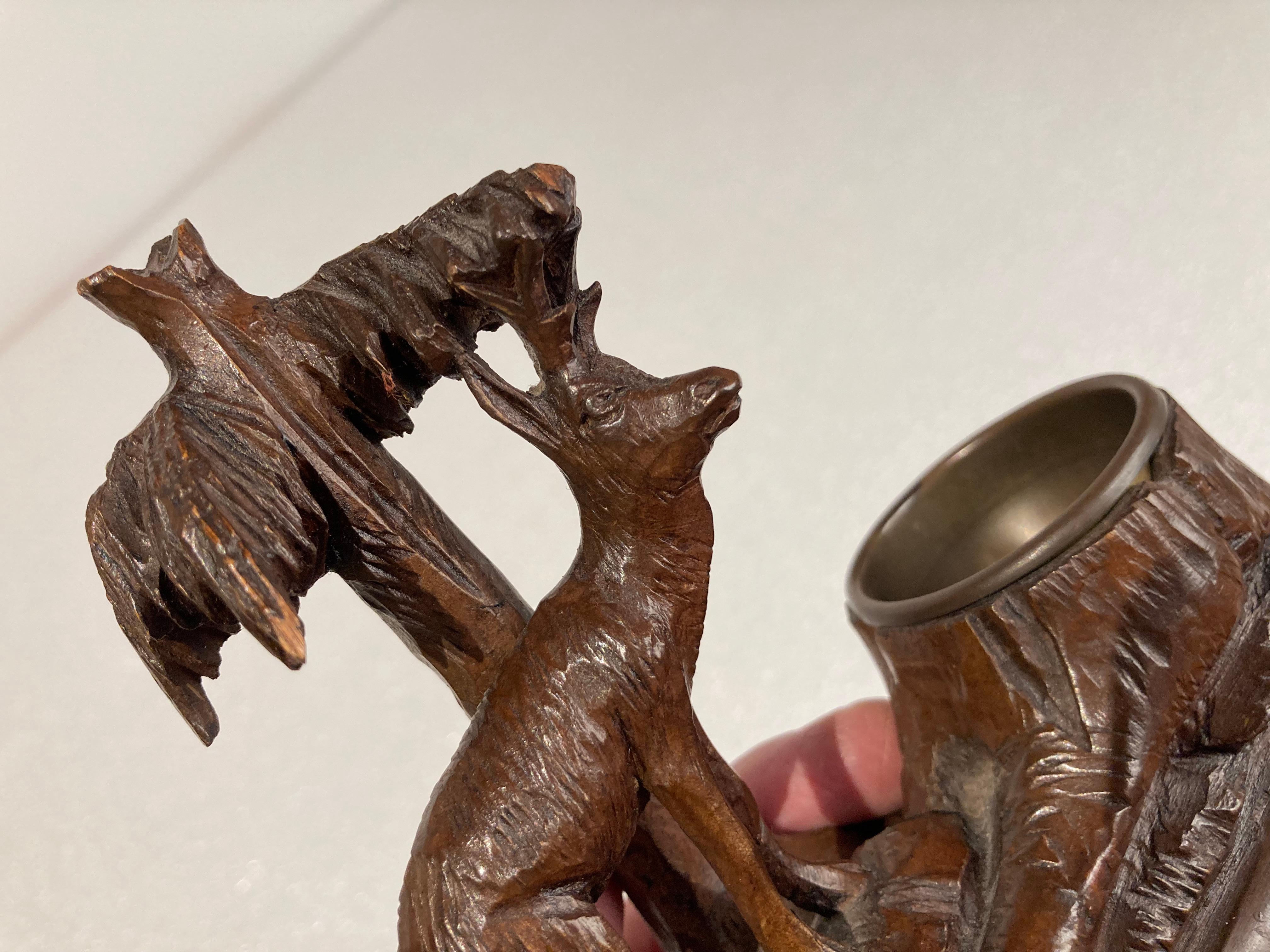 Sculpture de la Forêt Noire suisse du 19ème siècle représentant un plat à noix de cerf et d'arbre en vente 5