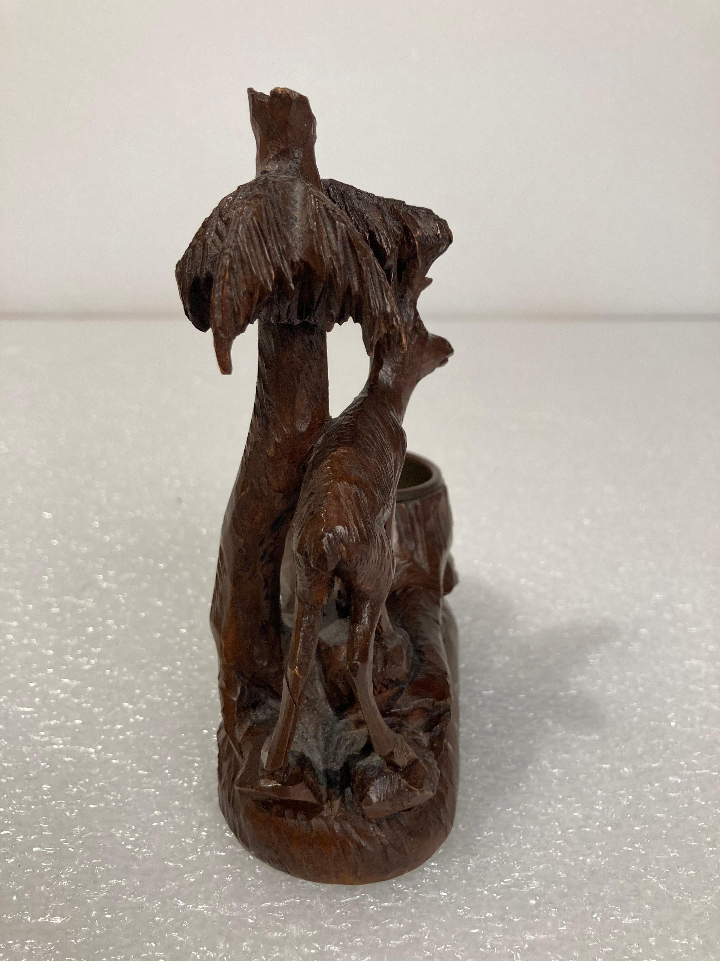 Sculpture de la Forêt Noire suisse du 19ème siècle représentant un plat à noix de cerf et d'arbre Bon état - En vente à Stamford, CT