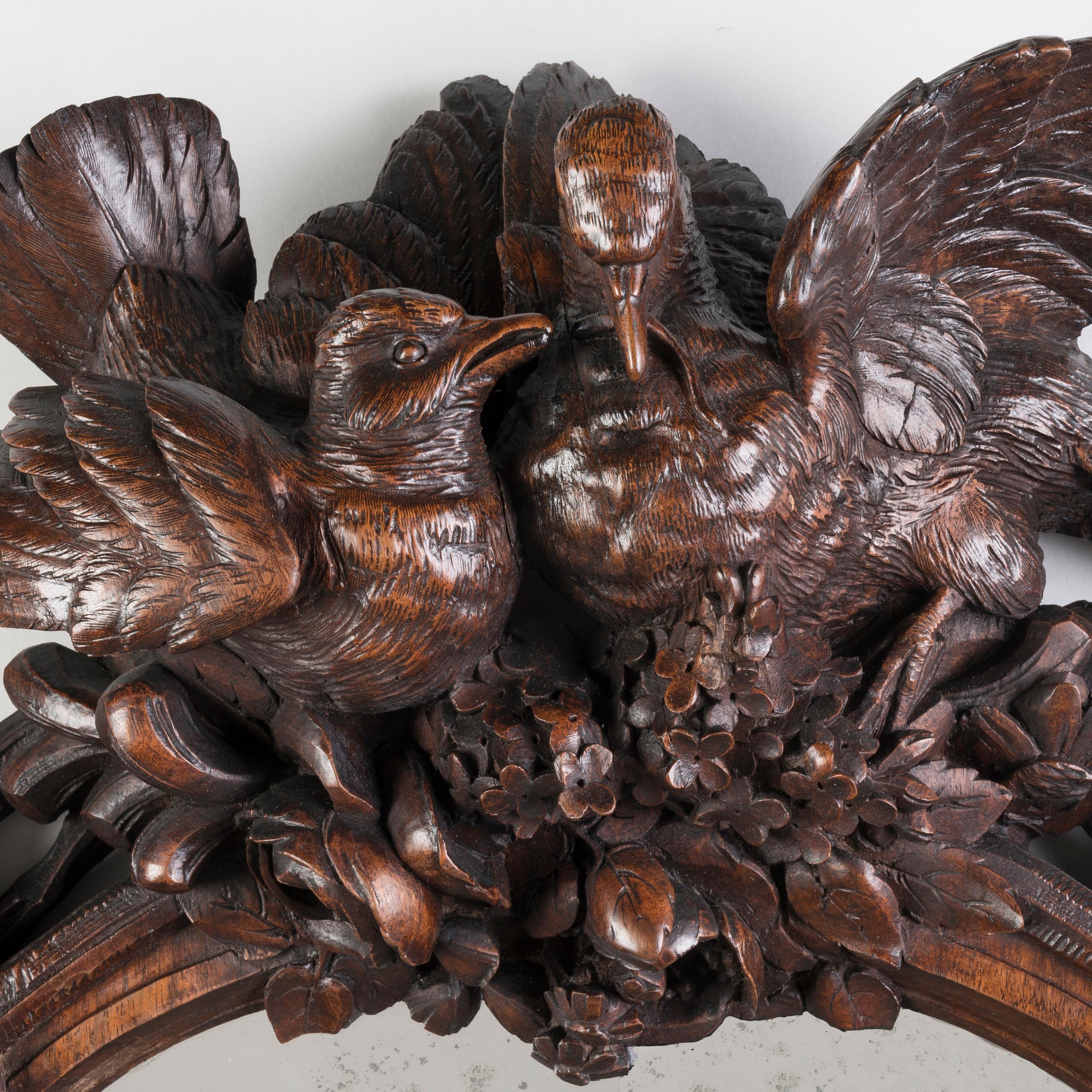 Sculpté à la main Miroir en noyer sculpté à la main, Suisse, 19e siècle, Black Forest en vente