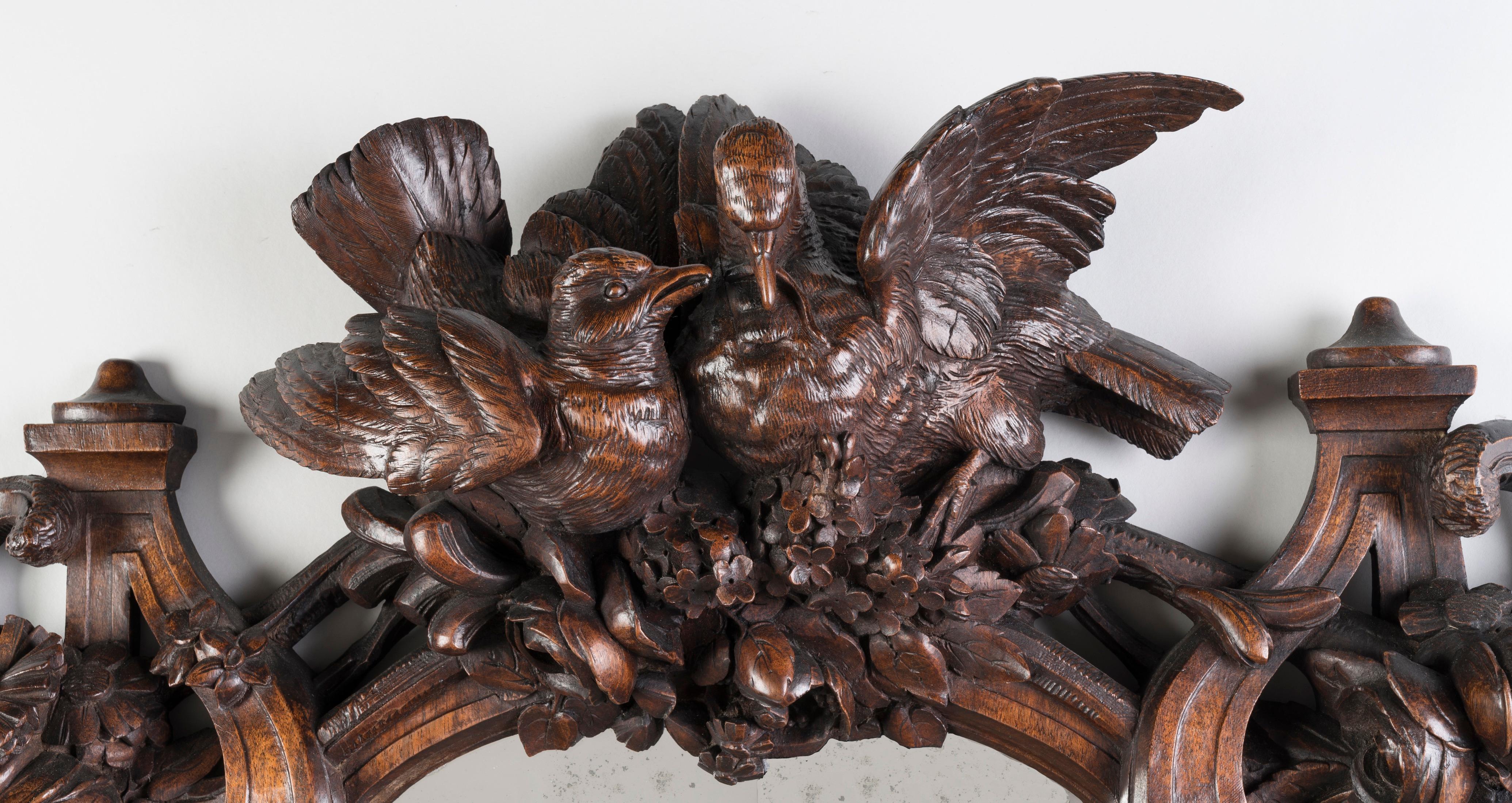 Miroir en noyer sculpté à la main, Suisse, 19e siècle, Black Forest Bon état - En vente à London, GB