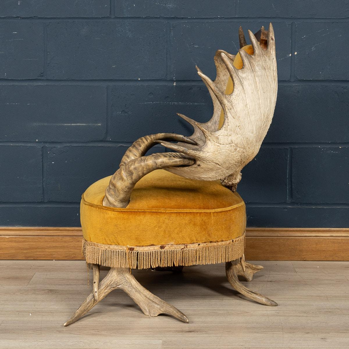 19th Century Swiss-German Black Forest Antler Horn Throne Chair In Good Condition For Sale In Royal Tunbridge Wells, Kent