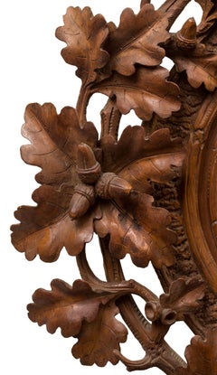 Schweizer, deutsche geschnitzte Schwarzwald-Wanduhr des 19. Jahrhunderts mit französischem Mechanismus