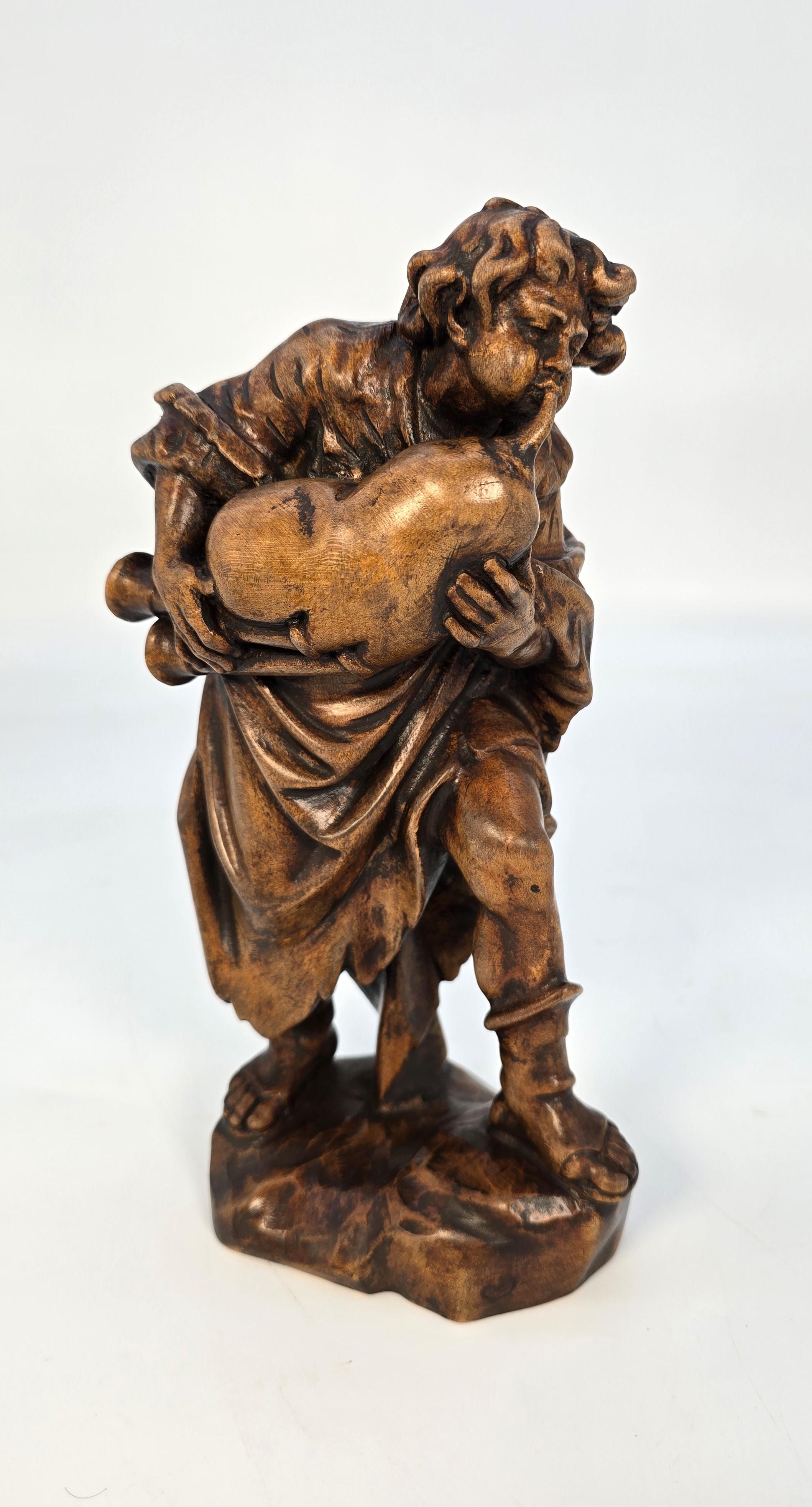 19th century Swiss limewood carving of a man playing an instrument circa 1880 en vente 2
