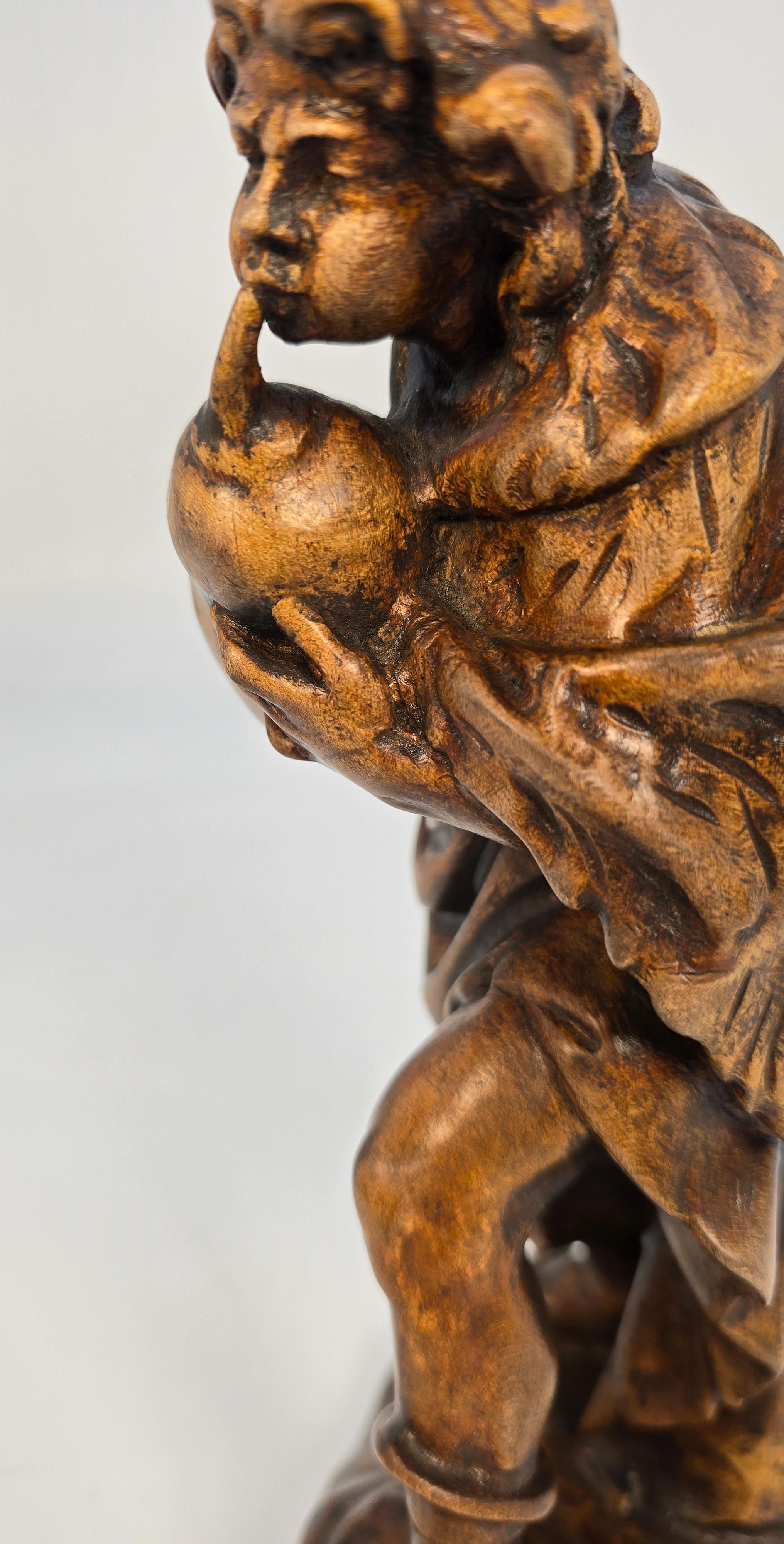 19th century Swiss limewood carving of a man playing an instrument circa 1880 en vente 4