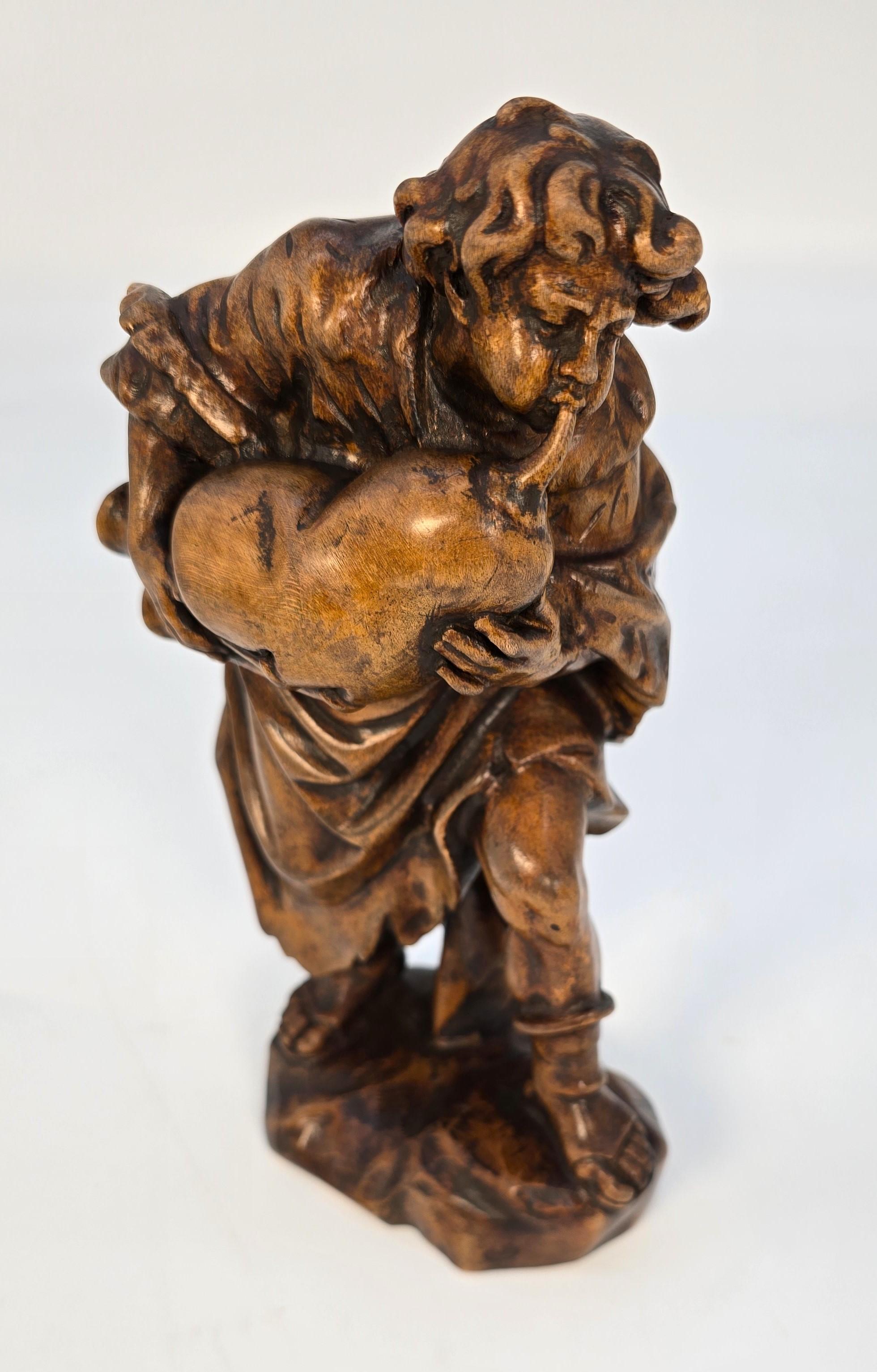 19th century Swiss limewood carving of a man playing an instrument circa 1880 en vente 7