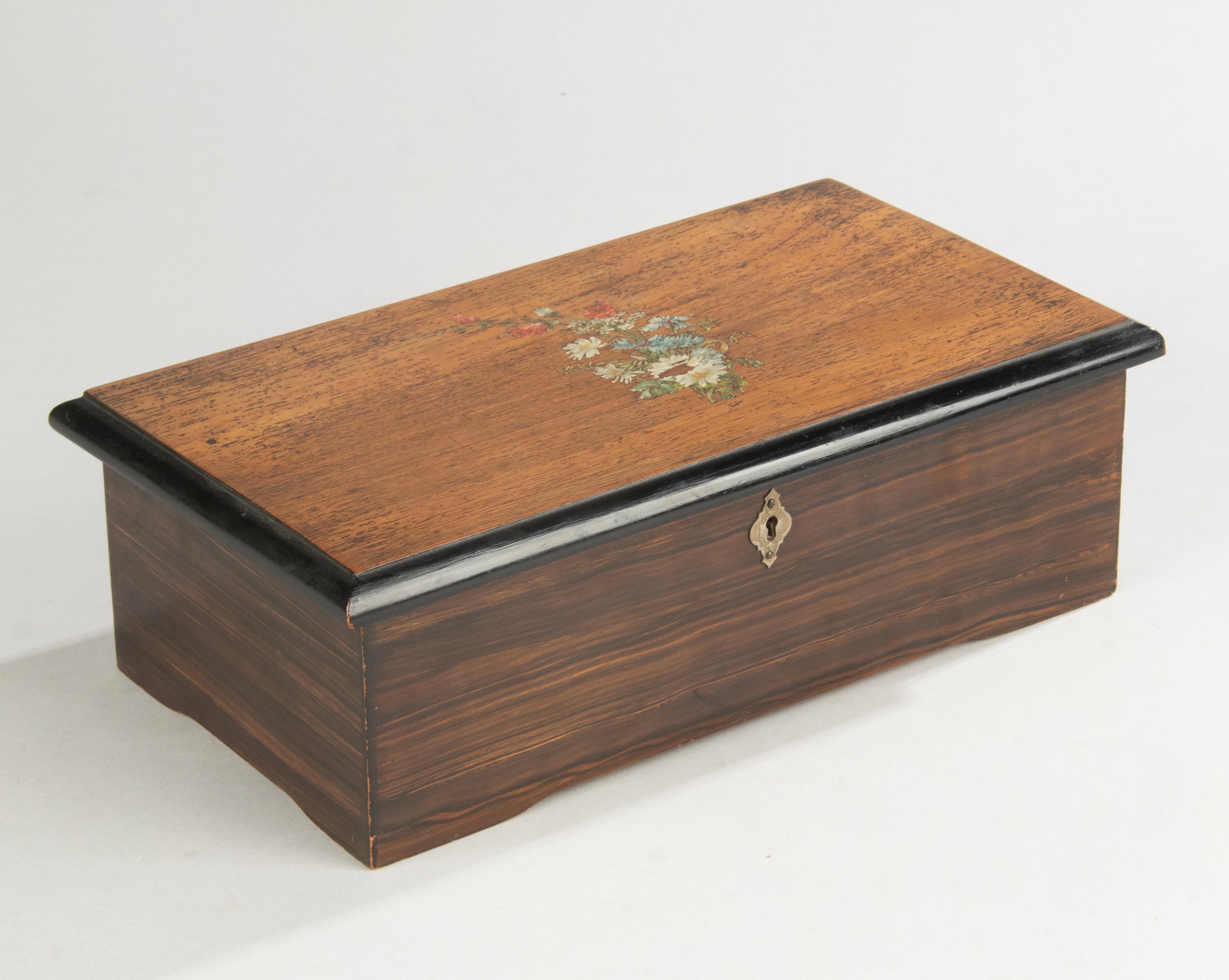 19th Century Swiss Polyphone Cylinder Music Box with 8 Tunes 4