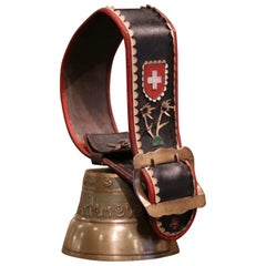 cloche à vache en bronze du 19ème siècle:: signée suisse:: avec bracelet en cuir original & Boucle