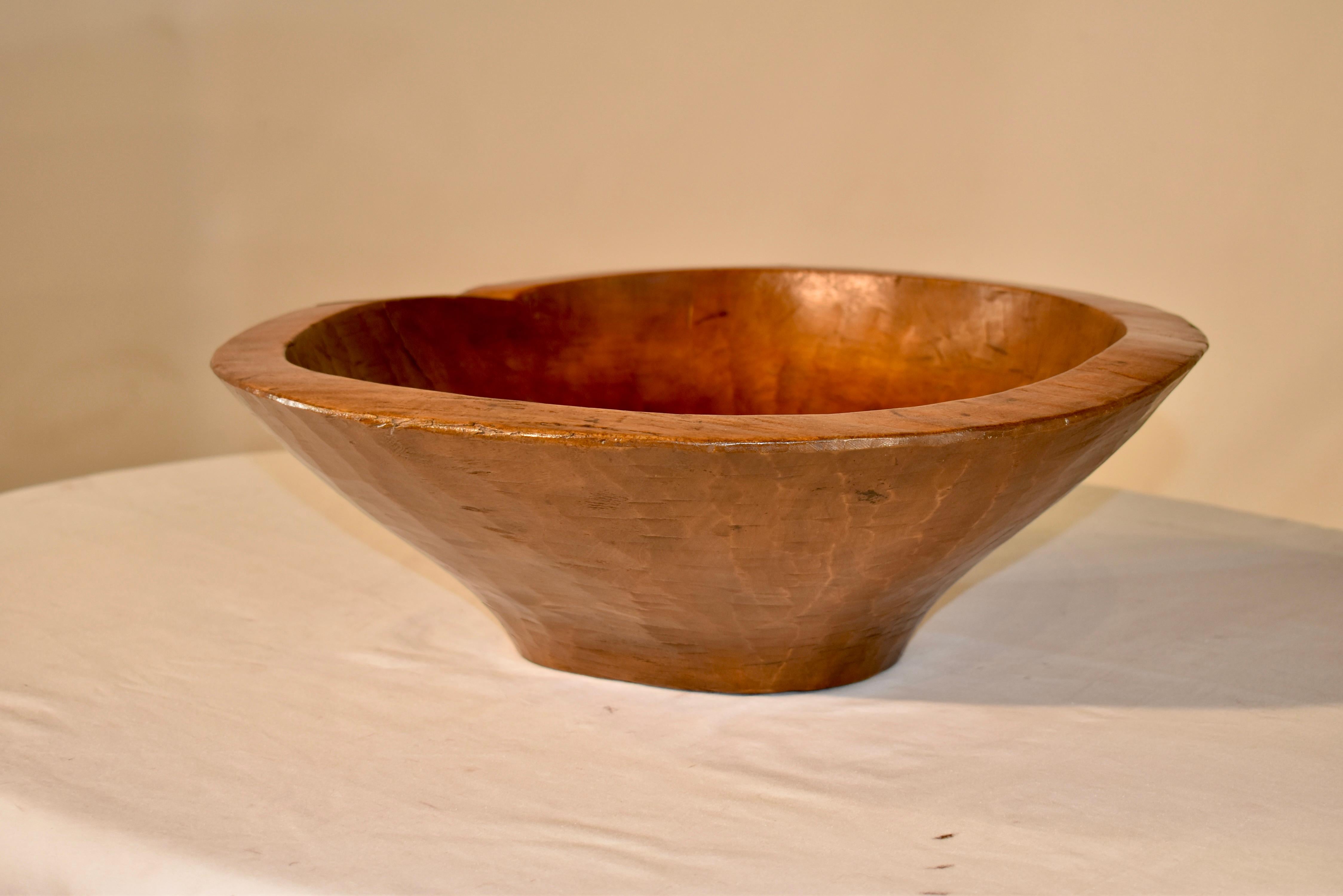 19th Century Sycamore Bowl In Good Condition For Sale In High Point, NC