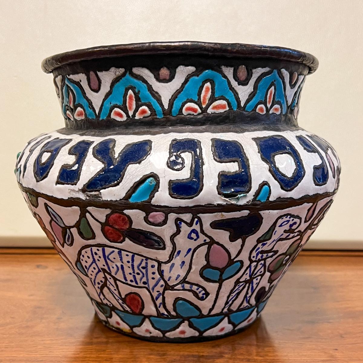 Syrisches Damaszener-Kupfer und polychromes Emaille-Repoussé Judaica-Vase des 19. (Islamisch) im Angebot