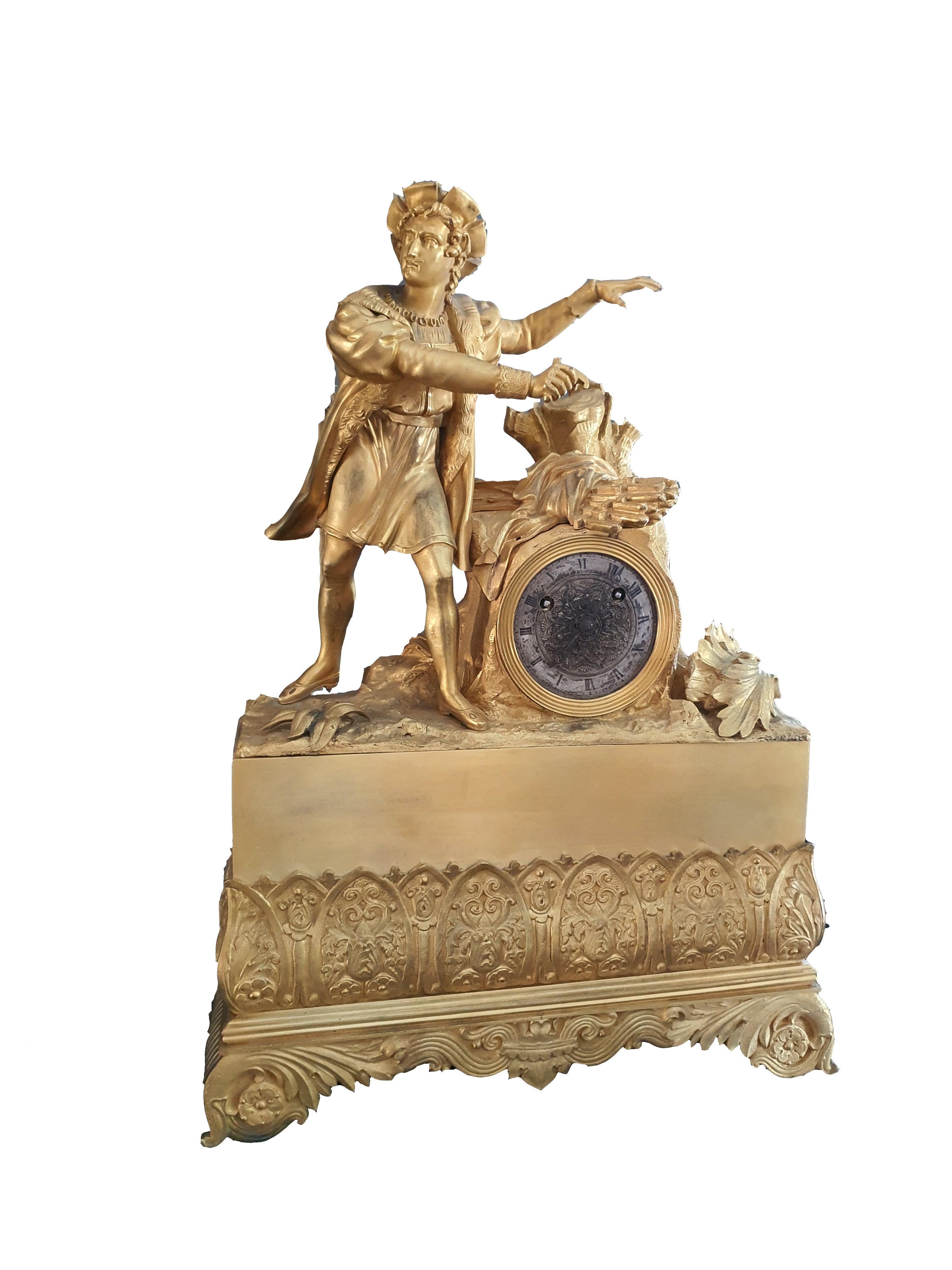 Elégante horloge de table en bronze finement ciselé et doré. Figure parisienne au sommet de l'horloge.