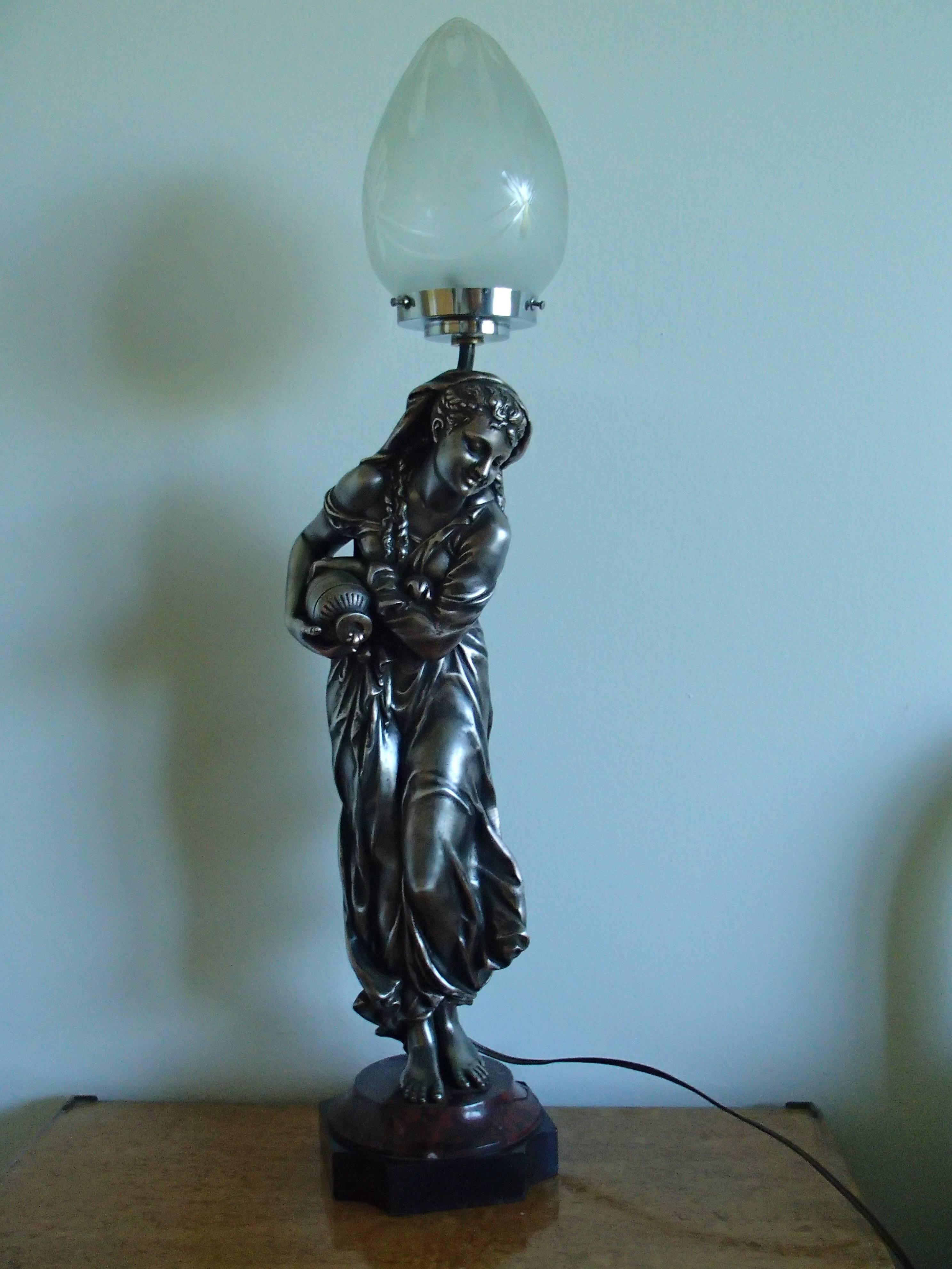 19th Century Table Lamp Bronze Figure Women with Jar on Marble Base In Good Condition For Sale In Weiningen, CH